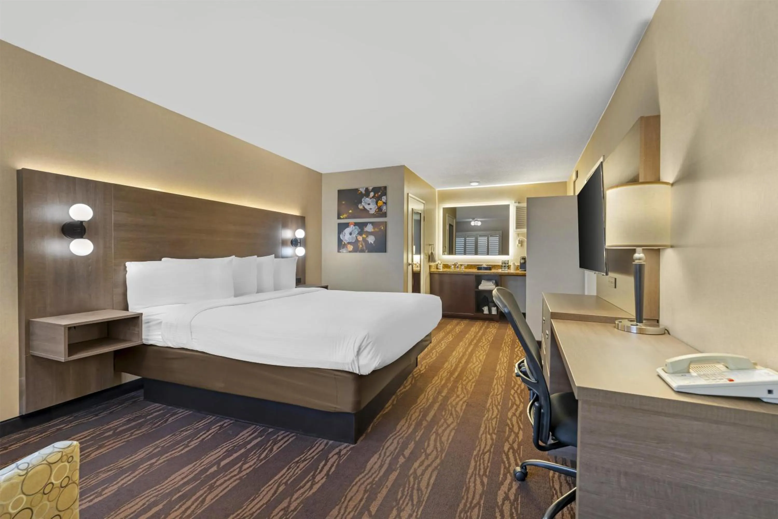 Bedroom, Bed in Best Western Plus Stovall's Inn