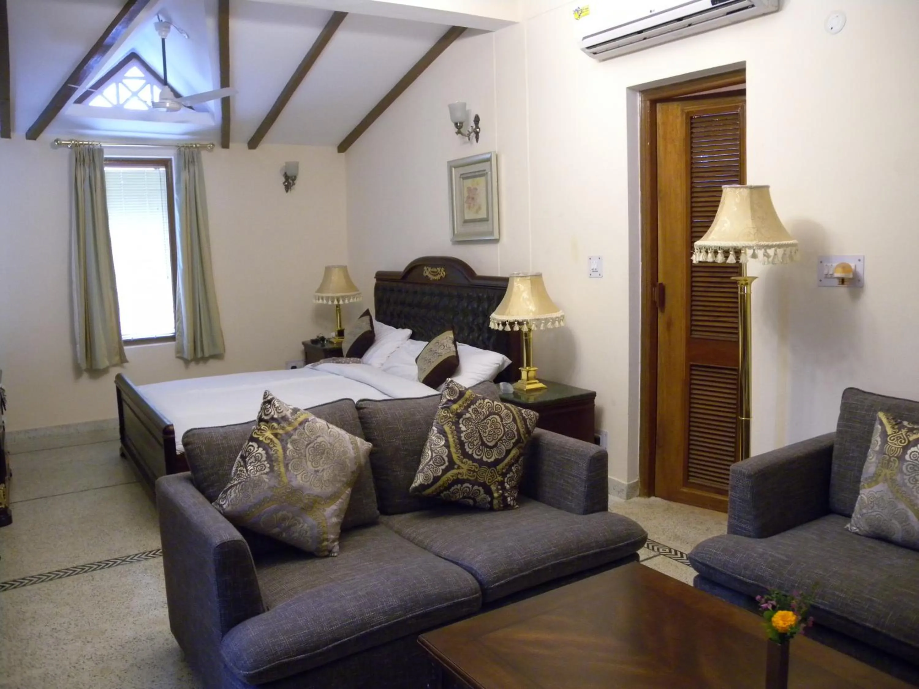 Living room, Bed in WelcomHeritage Judges Court