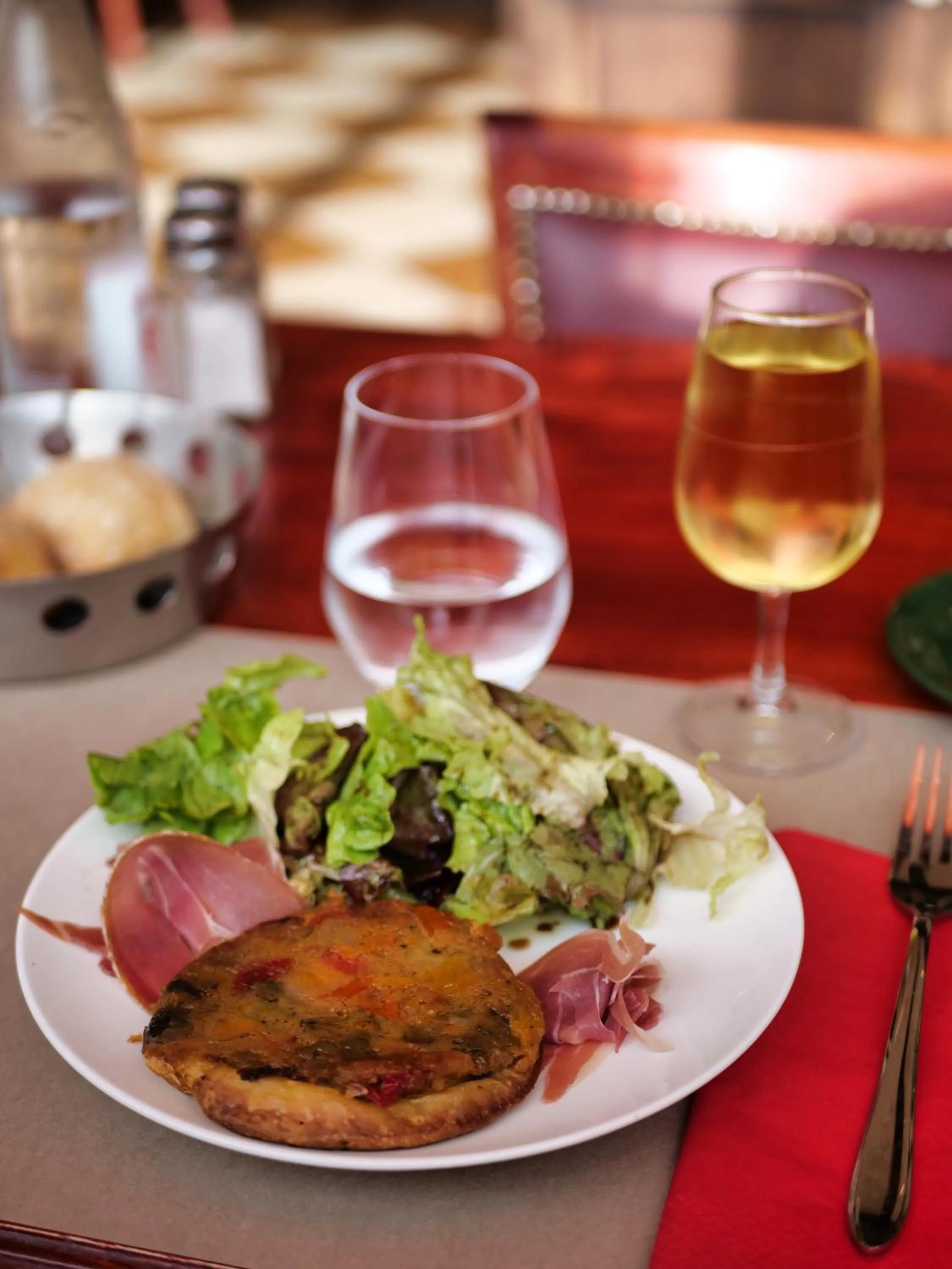 Restaurant/places to eat in ibis Chartres Ouest Luce