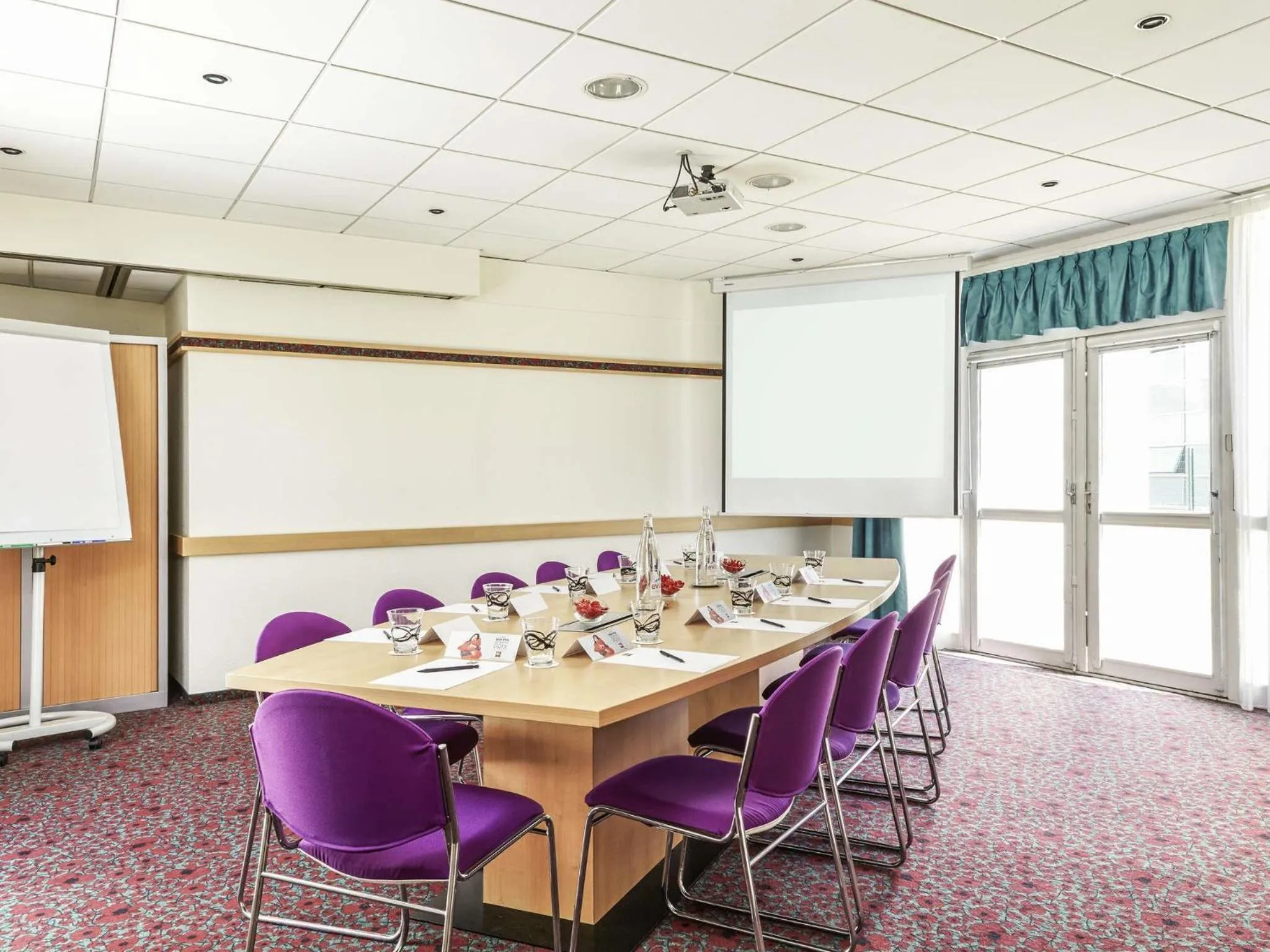 Meeting/conference room in ibis Chartres Ouest Luce