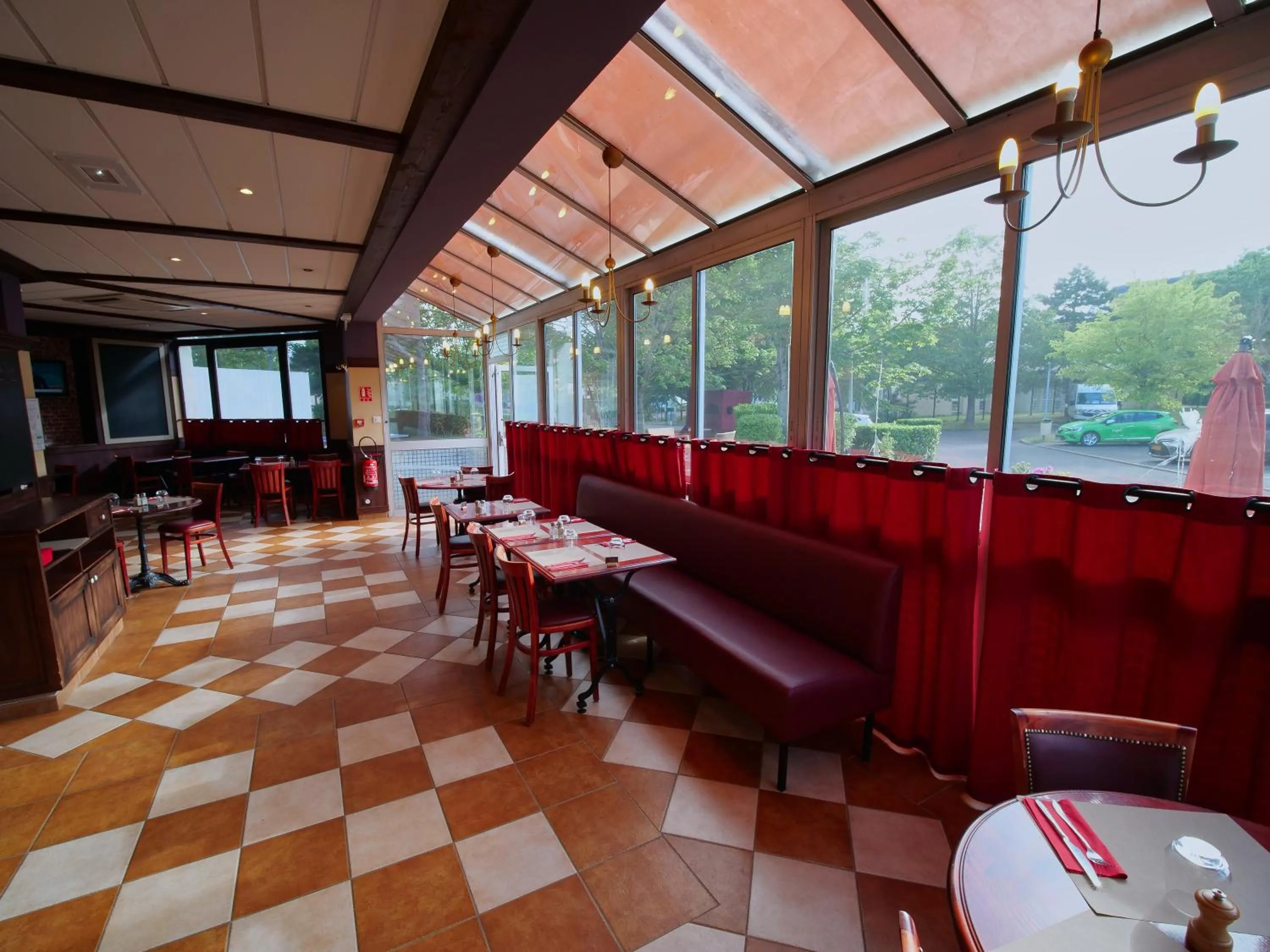 Restaurant/places to eat in ibis Chartres Ouest Luce