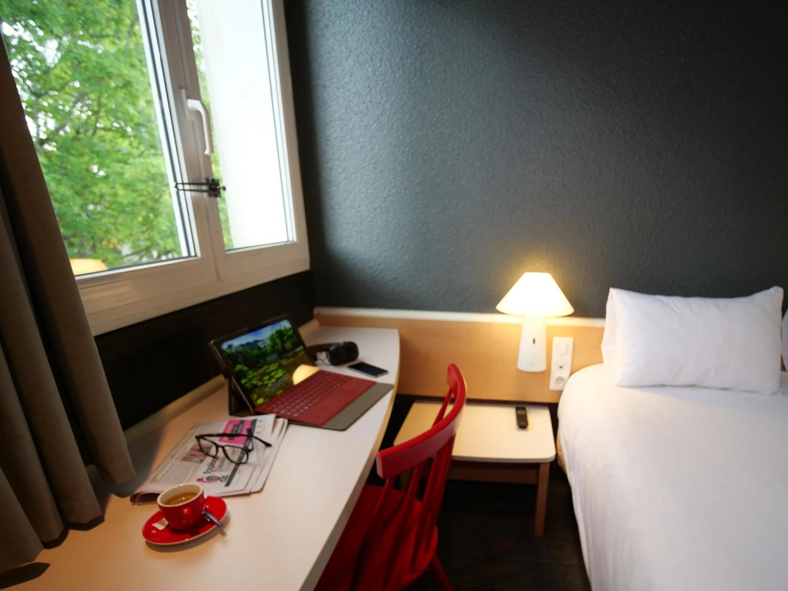 Bedroom, Bed in ibis Chartres Ouest Luce