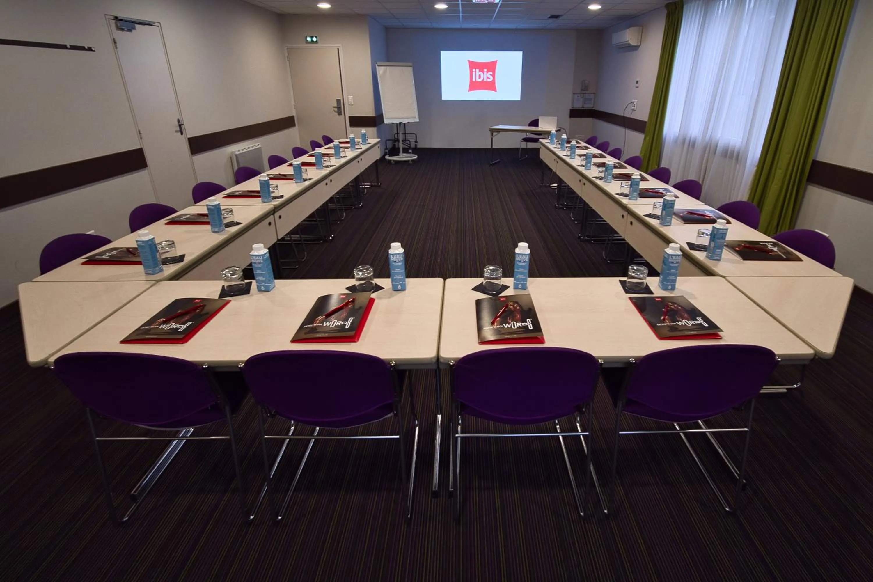 Meeting/conference room in ibis Chartres Ouest Luce