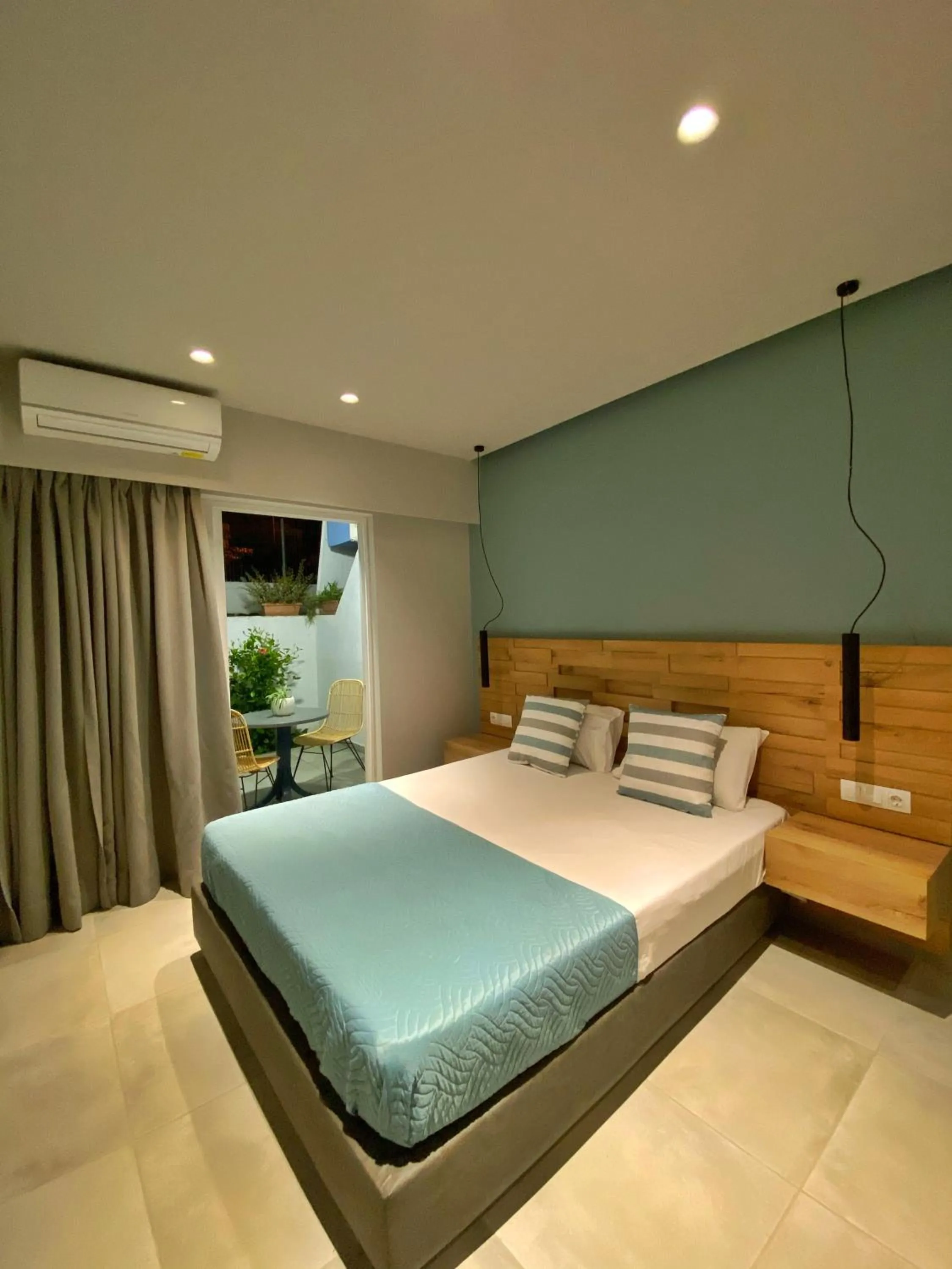 Bed in George Deluxe Apartments