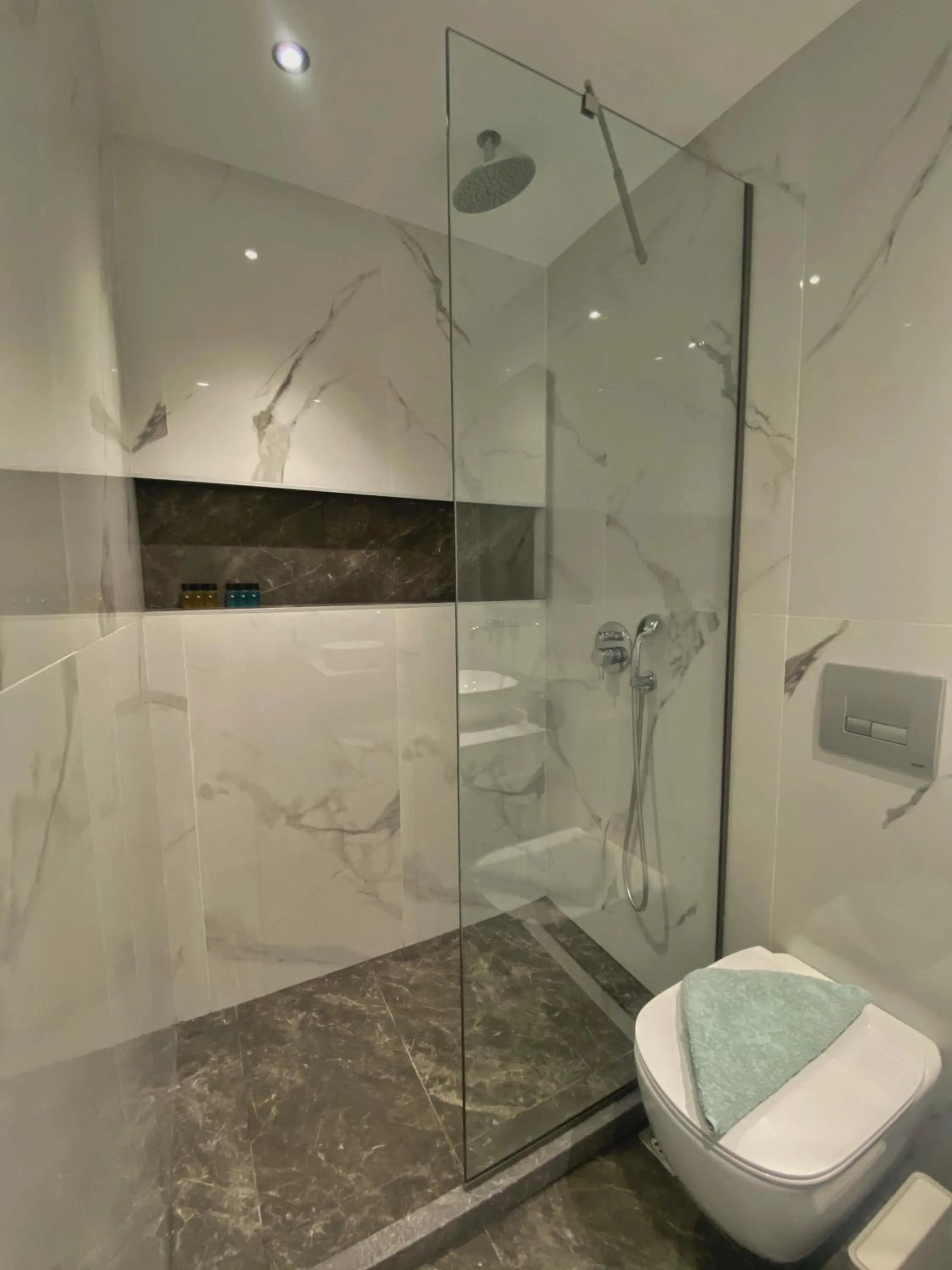 Bathroom in George Deluxe Apartments