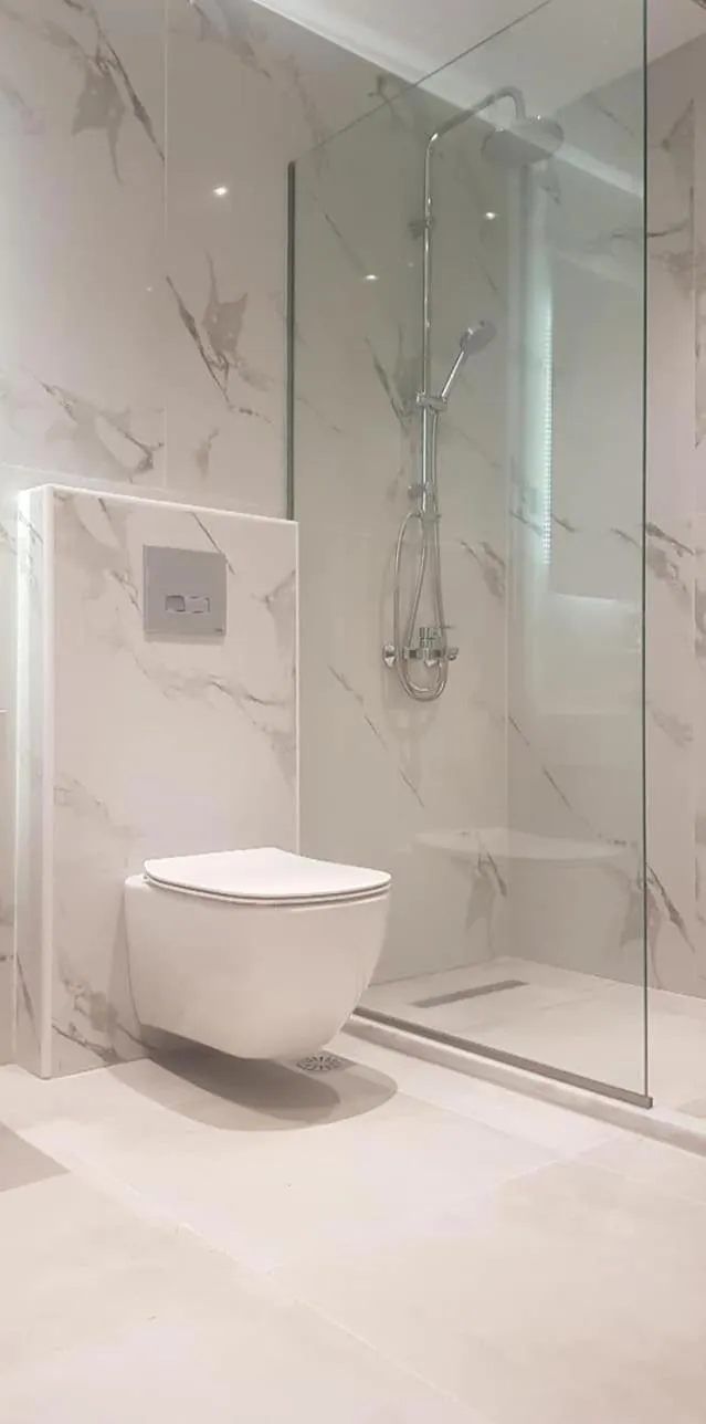 Shower in George Deluxe Apartments