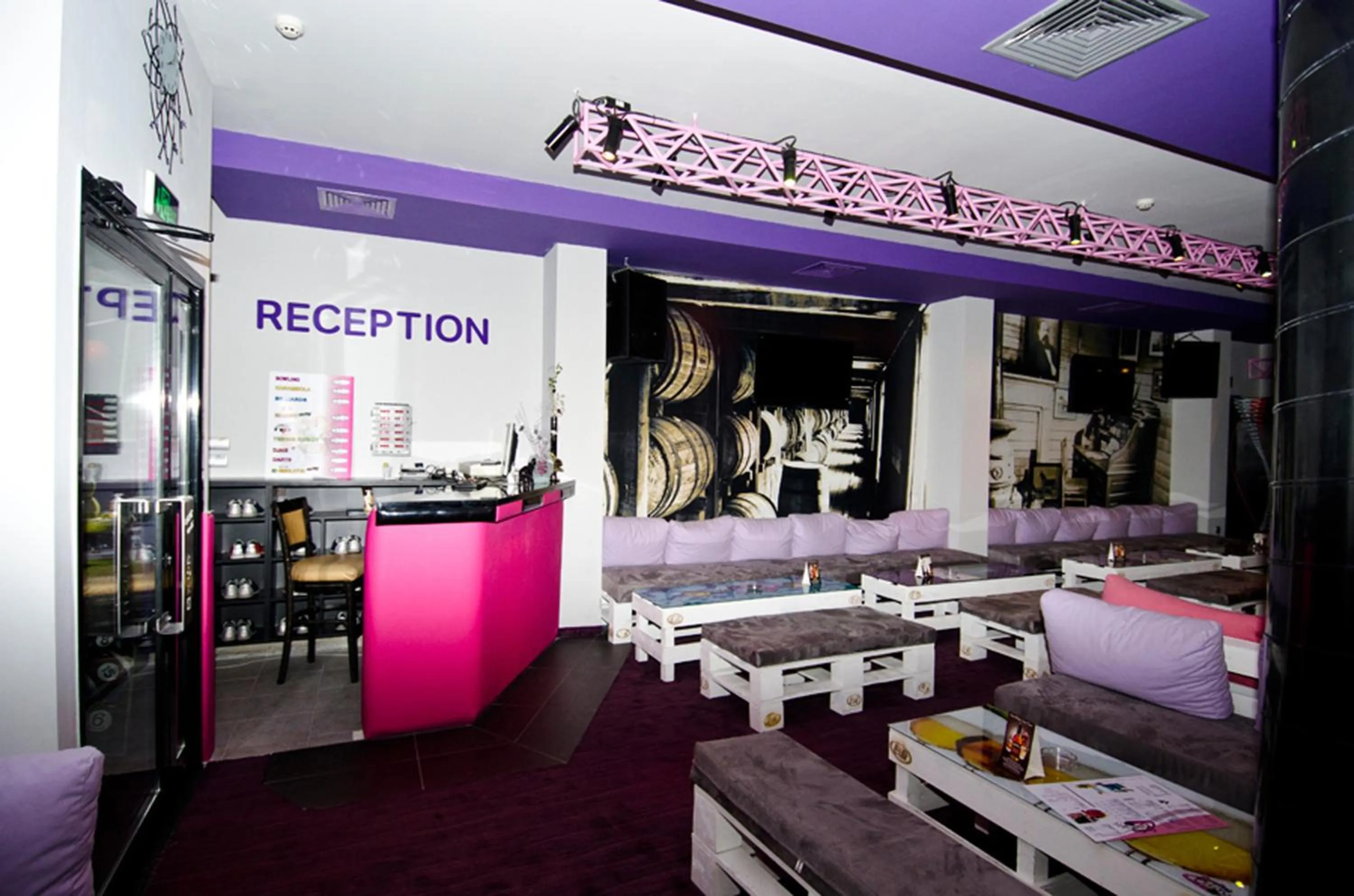 Billiard in Hotel Color