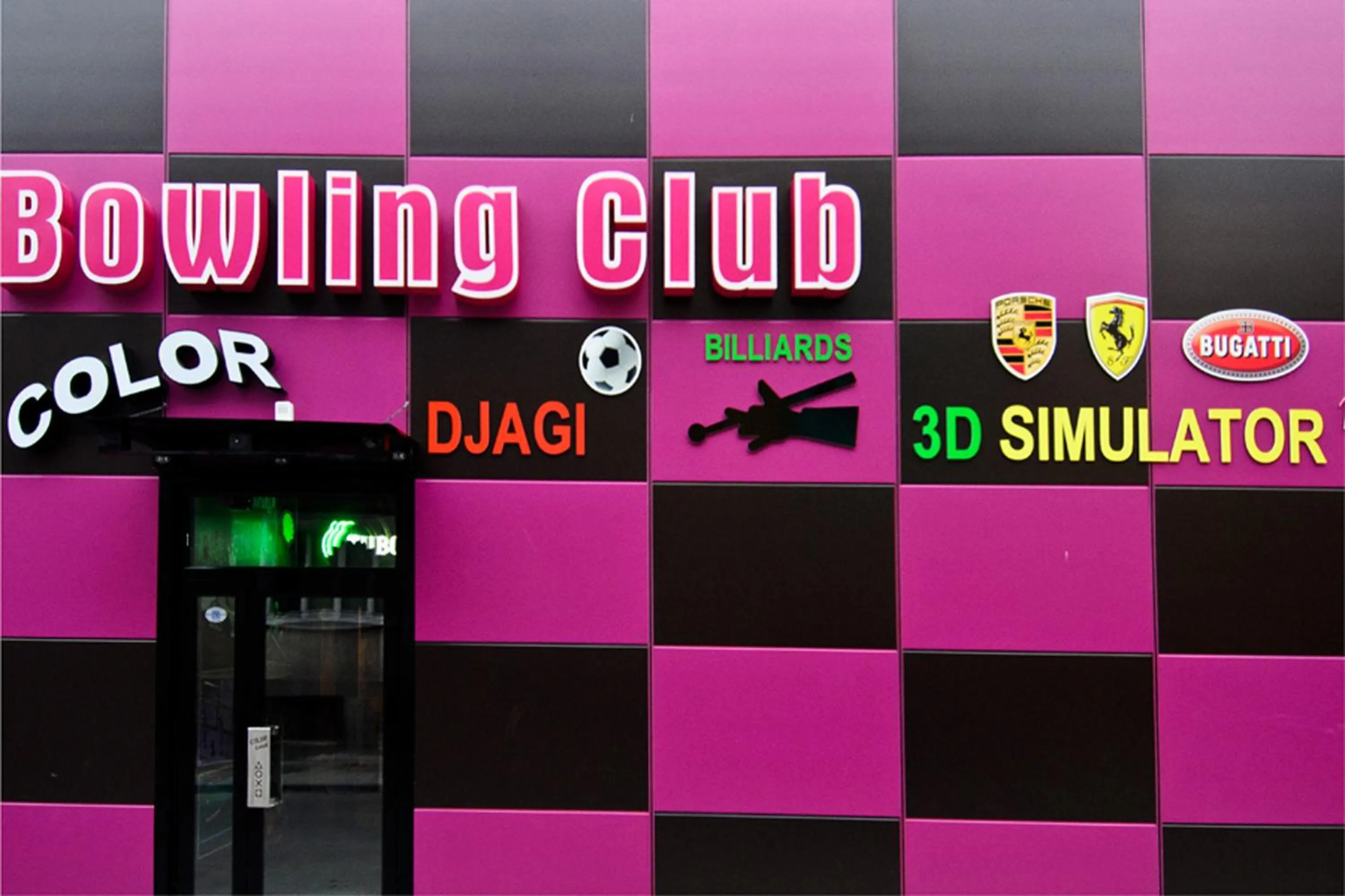 Billiard in Hotel Color