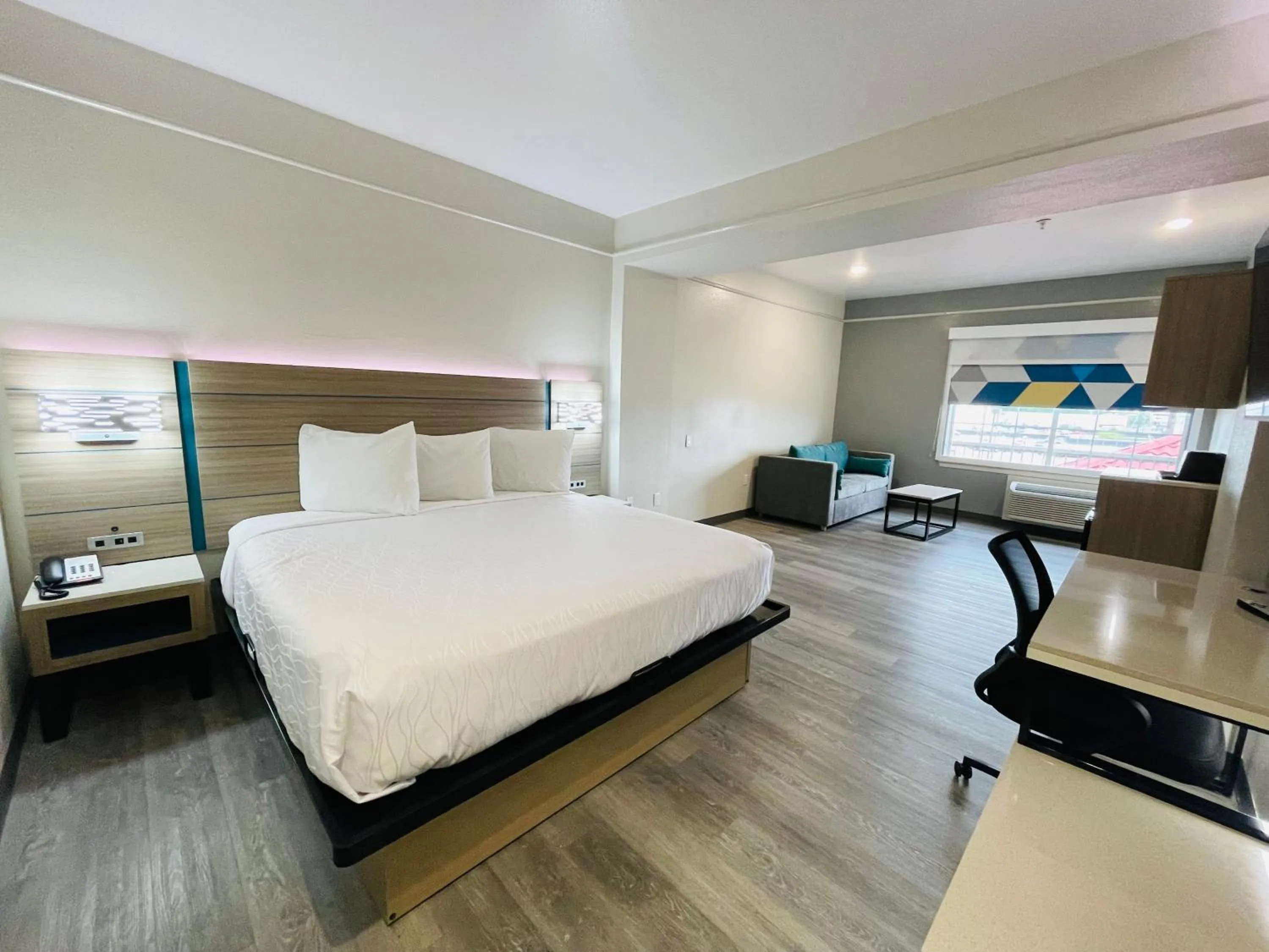 Bed in Sonesta Essential Hotel Houston-I-45 Spring