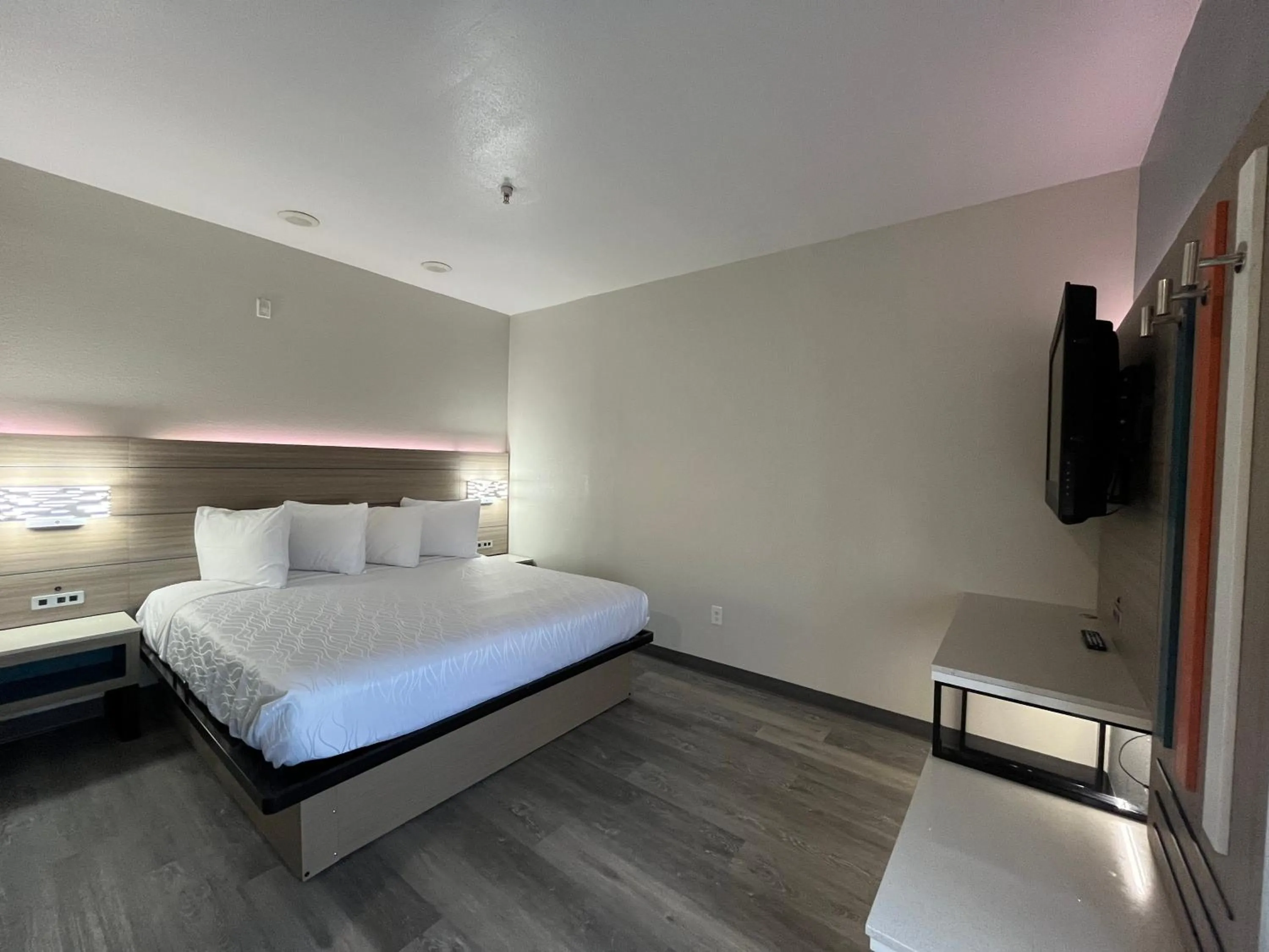 Photo of the whole room, Bed in Sonesta Essential Hotel Houston-I-45 Spring