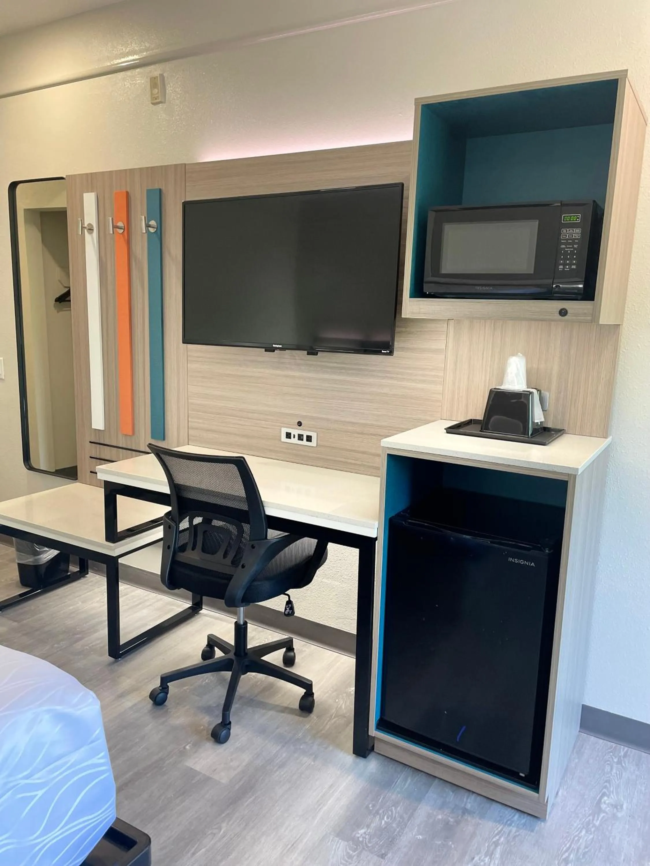 TV and multimedia in Sonesta Essential Hotel Houston-I-45 Spring