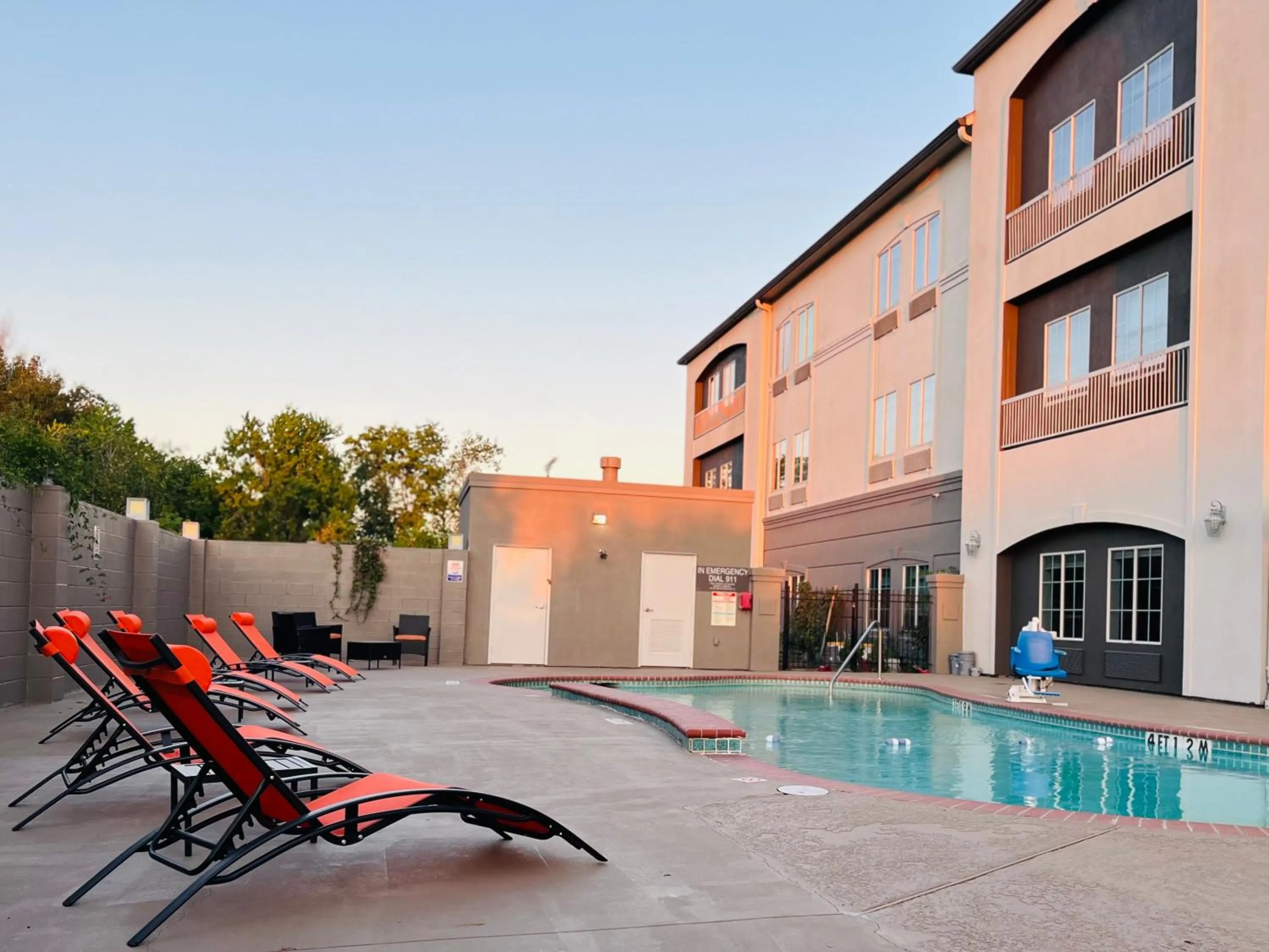 Swimming pool in Sonesta Essential Hotel Houston-I-45 Spring