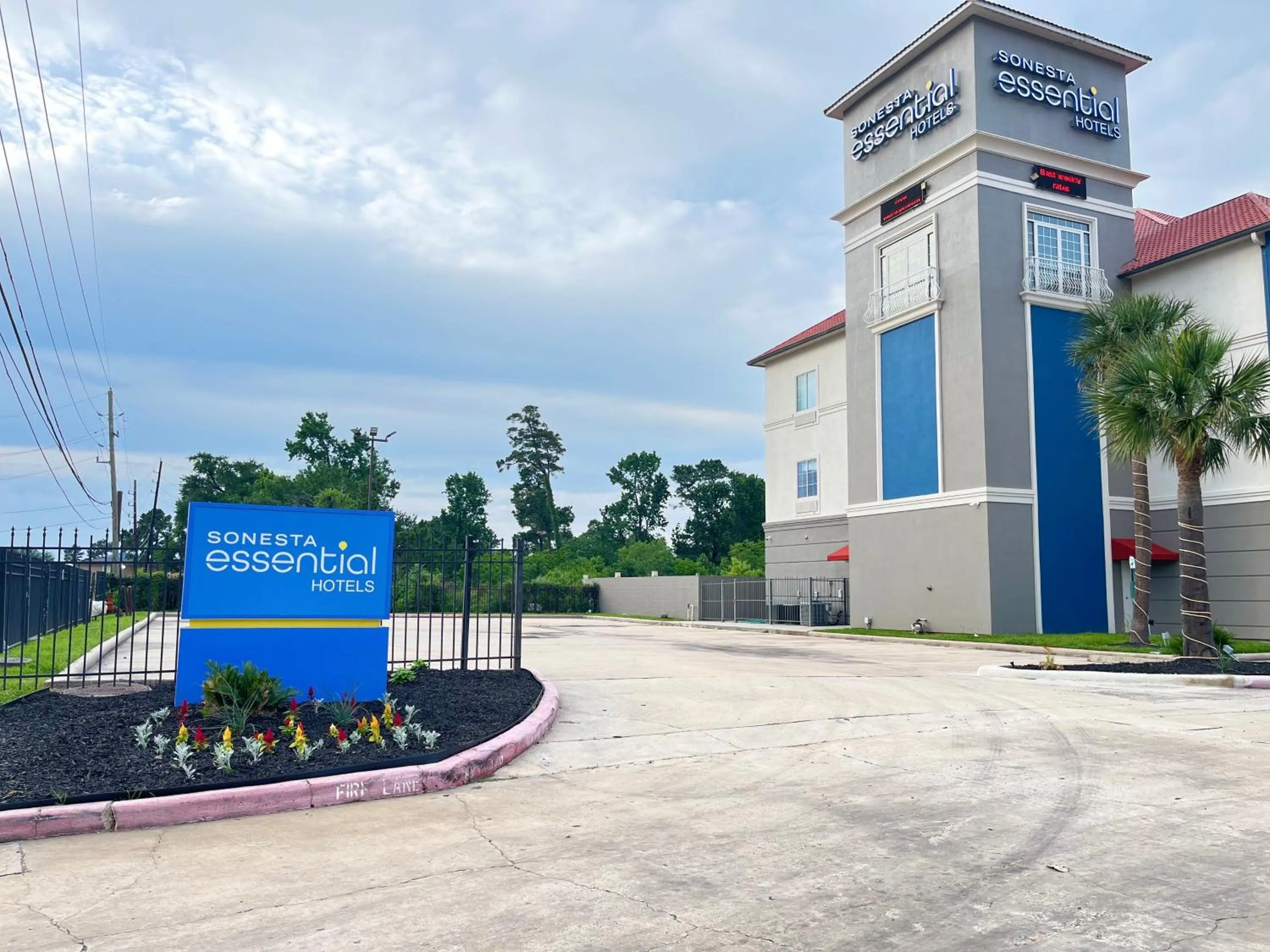 Property building in Sonesta Essential Hotel Houston-I-45 Spring