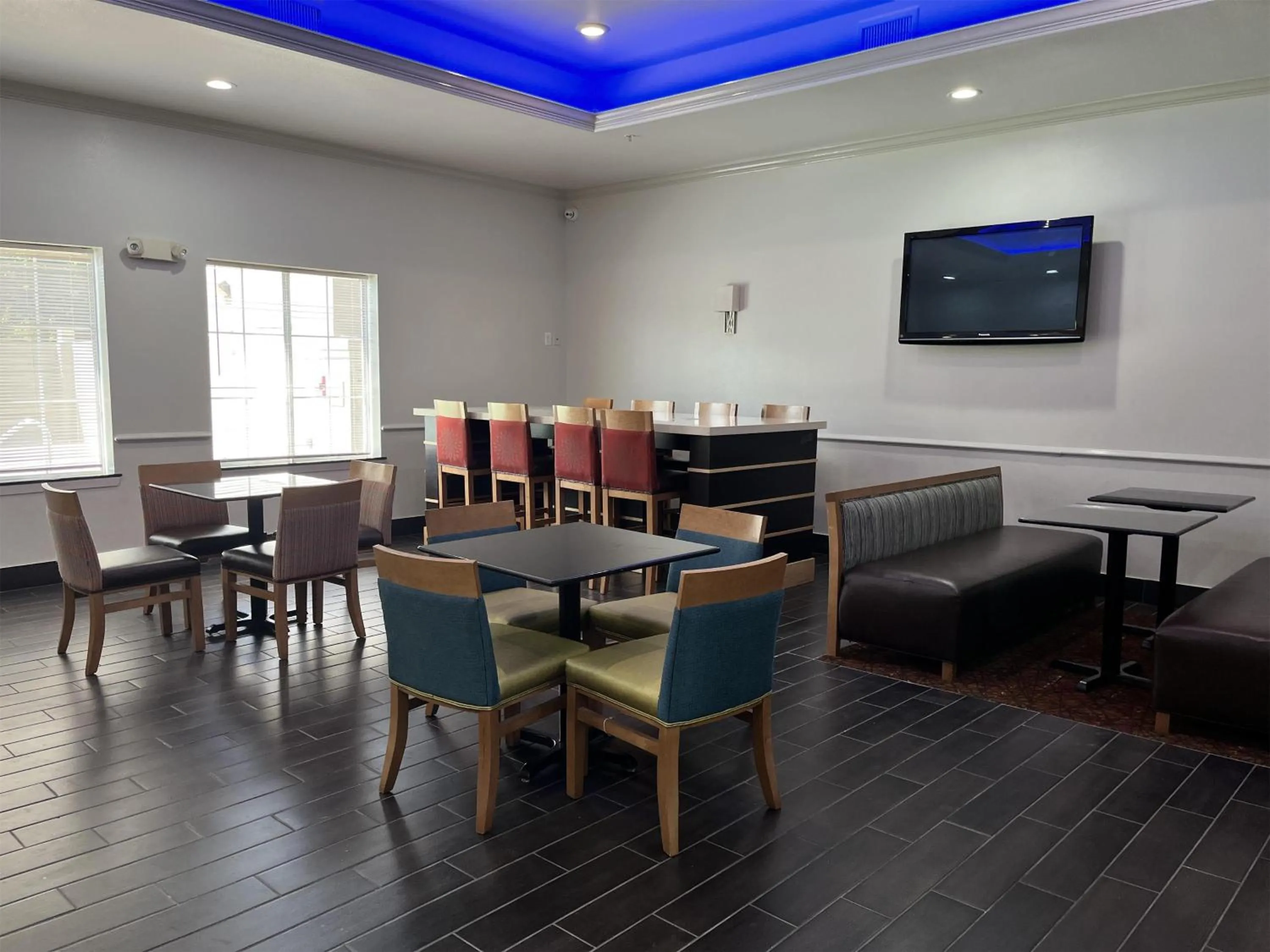 Restaurant/places to eat in Sonesta Essential Hotel Houston-I-45 Spring