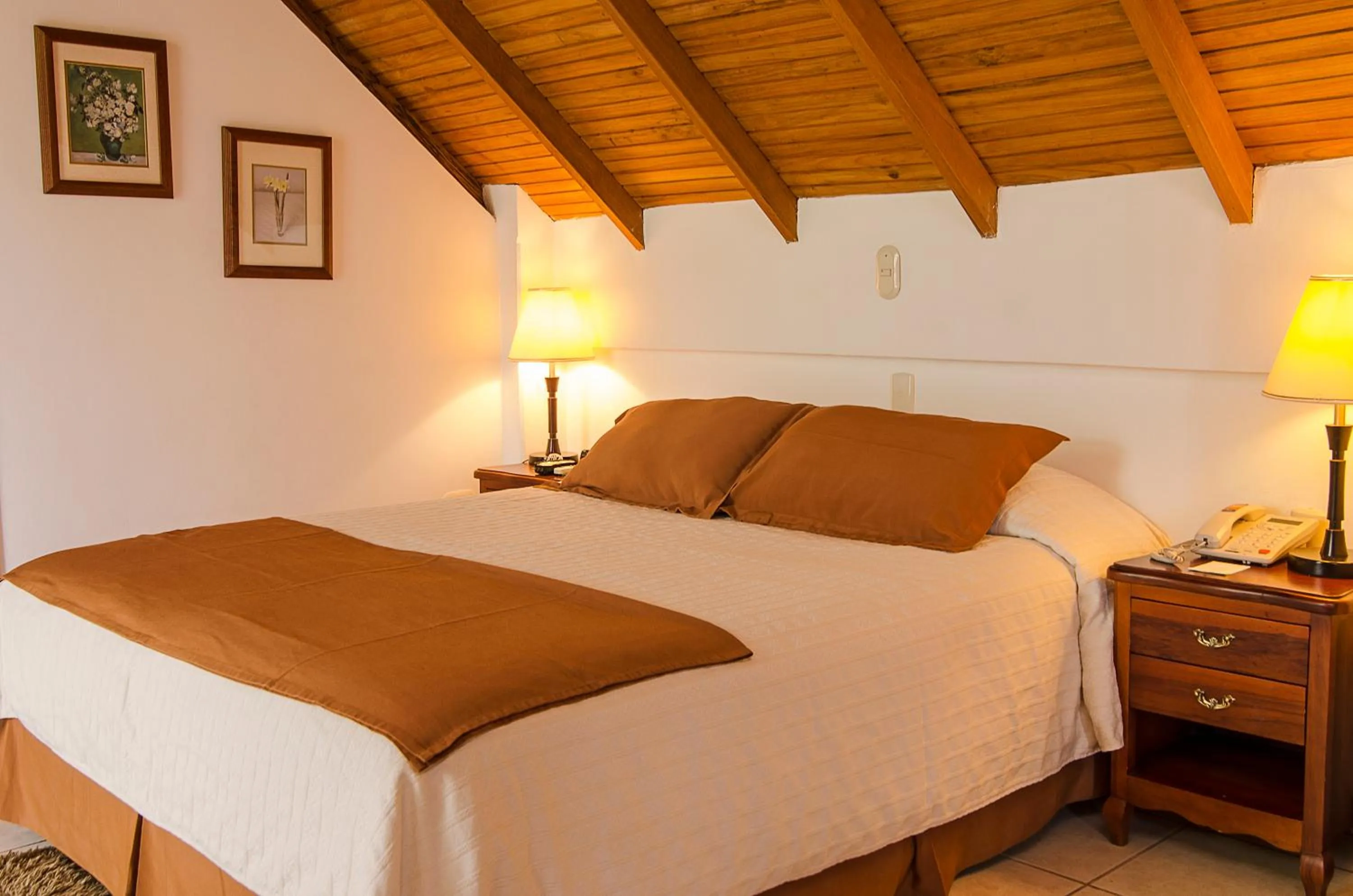 Bathroom, Bed in Hotel Balandra