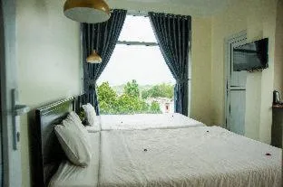 Bed in Hue Four Seasons Hotel