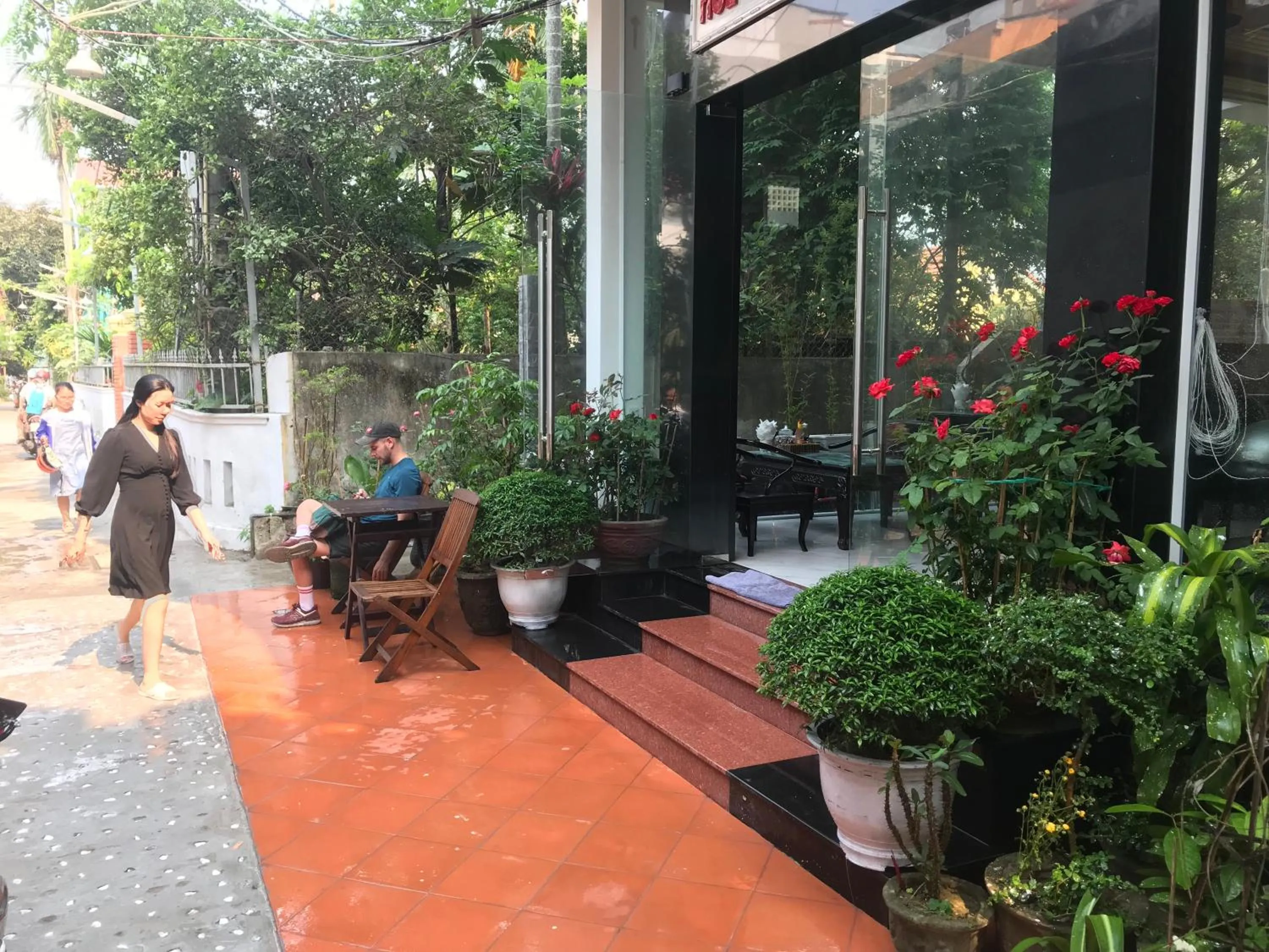 People in Hue Four Seasons Hotel