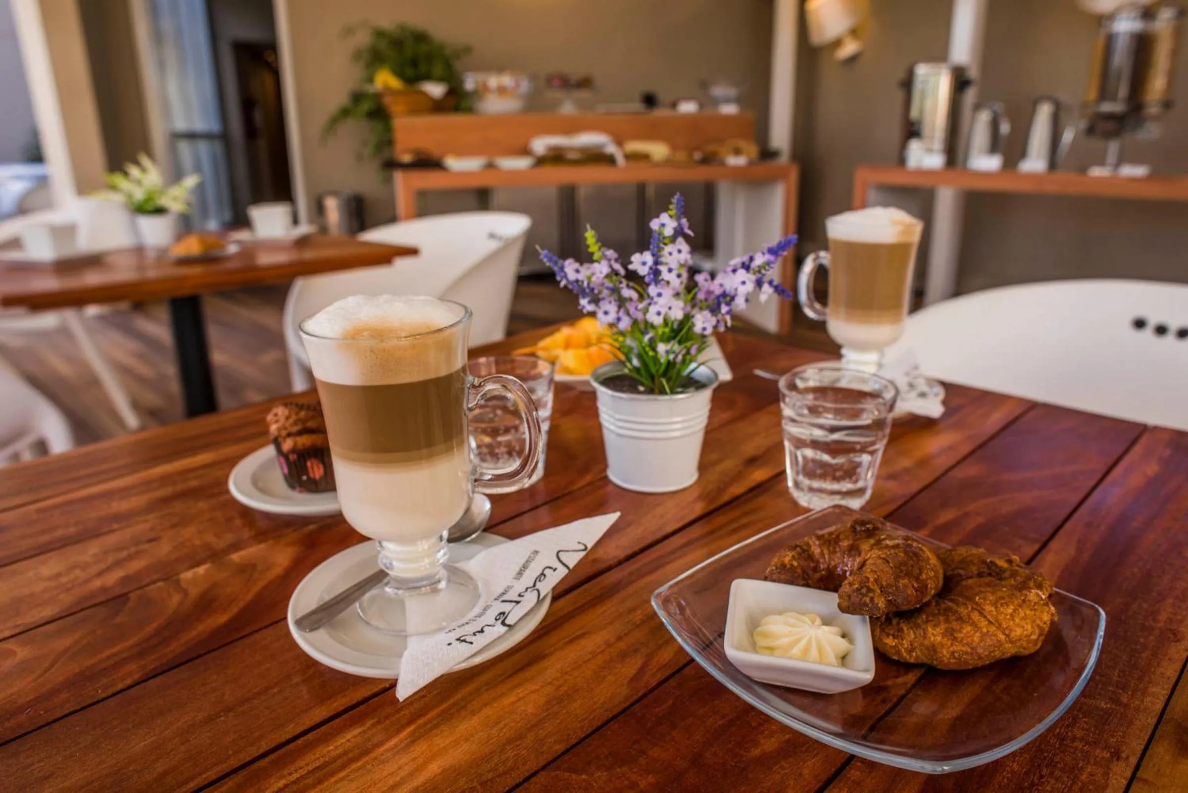 Restaurant/places to eat in 2122 Hotel Art Design