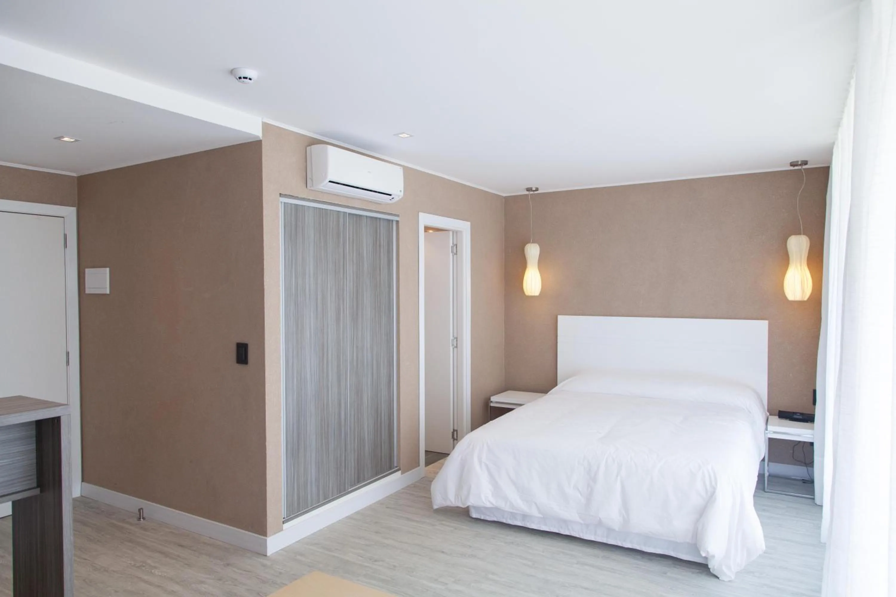 Photo of the whole room, Bed in 2122 Hotel Art Design