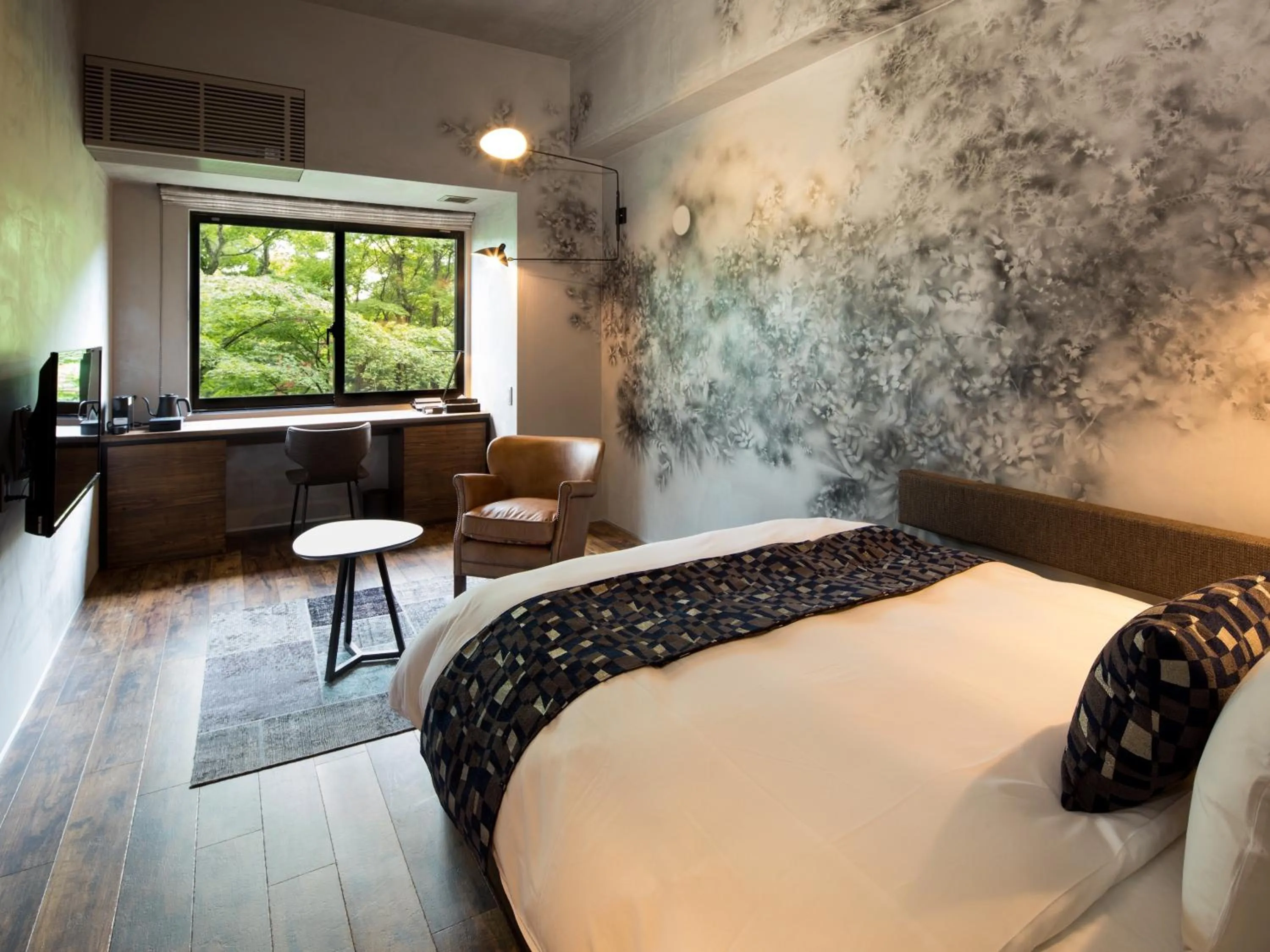 View (from property/room), Bed in barhotel Hakone Kazan