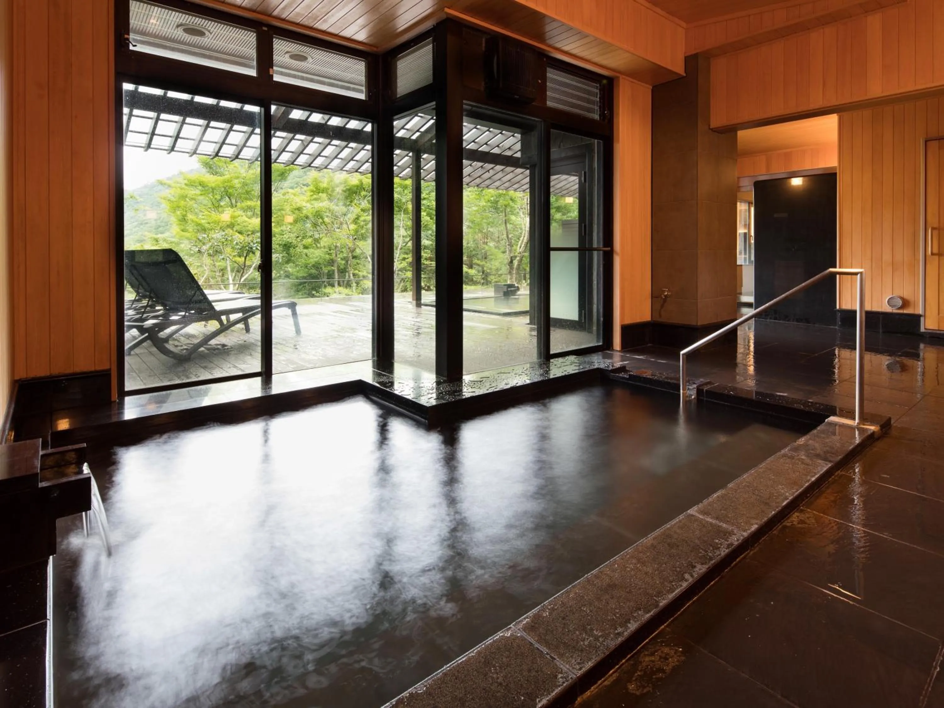 Open Air Bath in barhotel Hakone Kazan