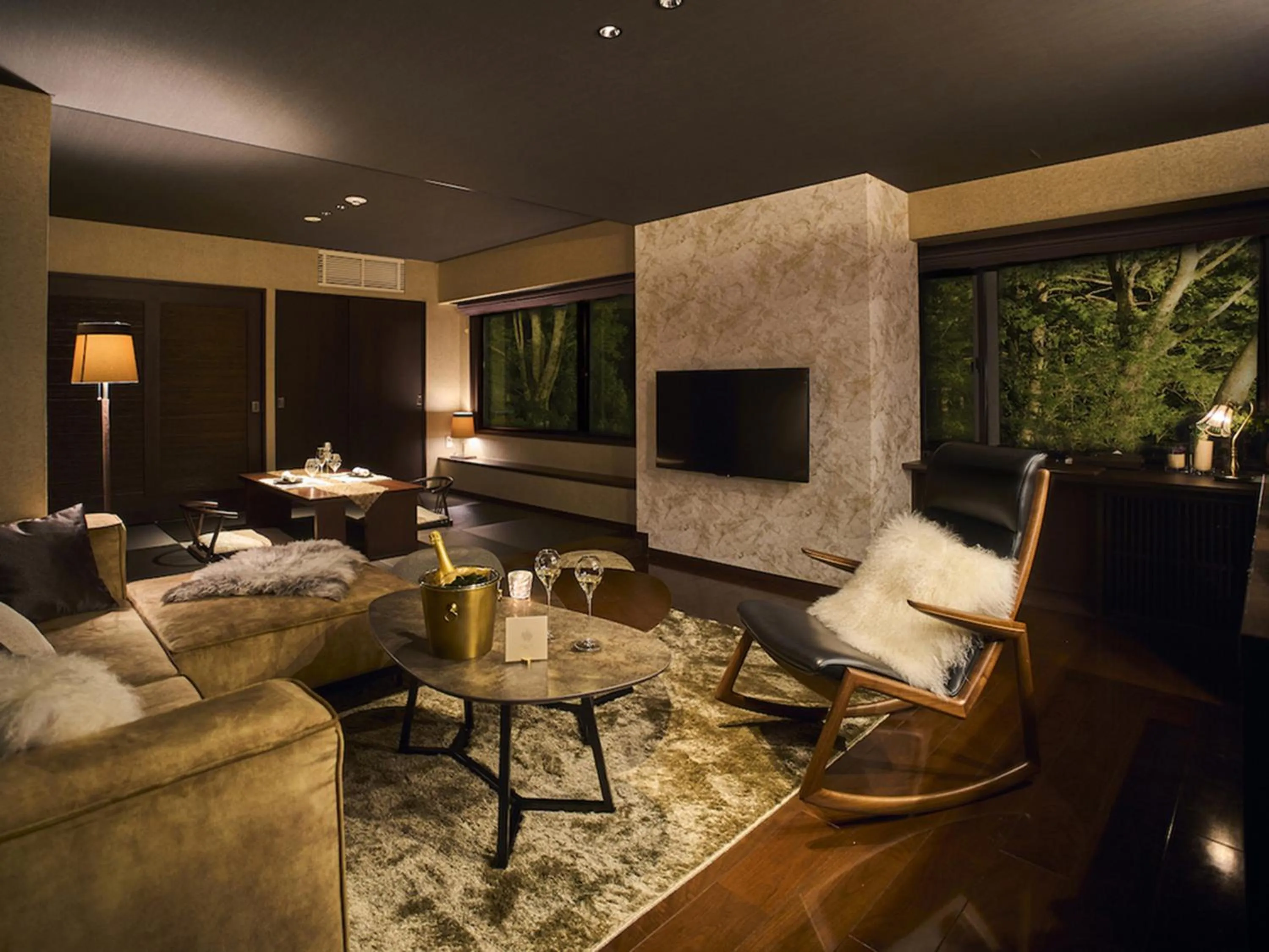 Photo of the whole room in barhotel Hakone Kazan