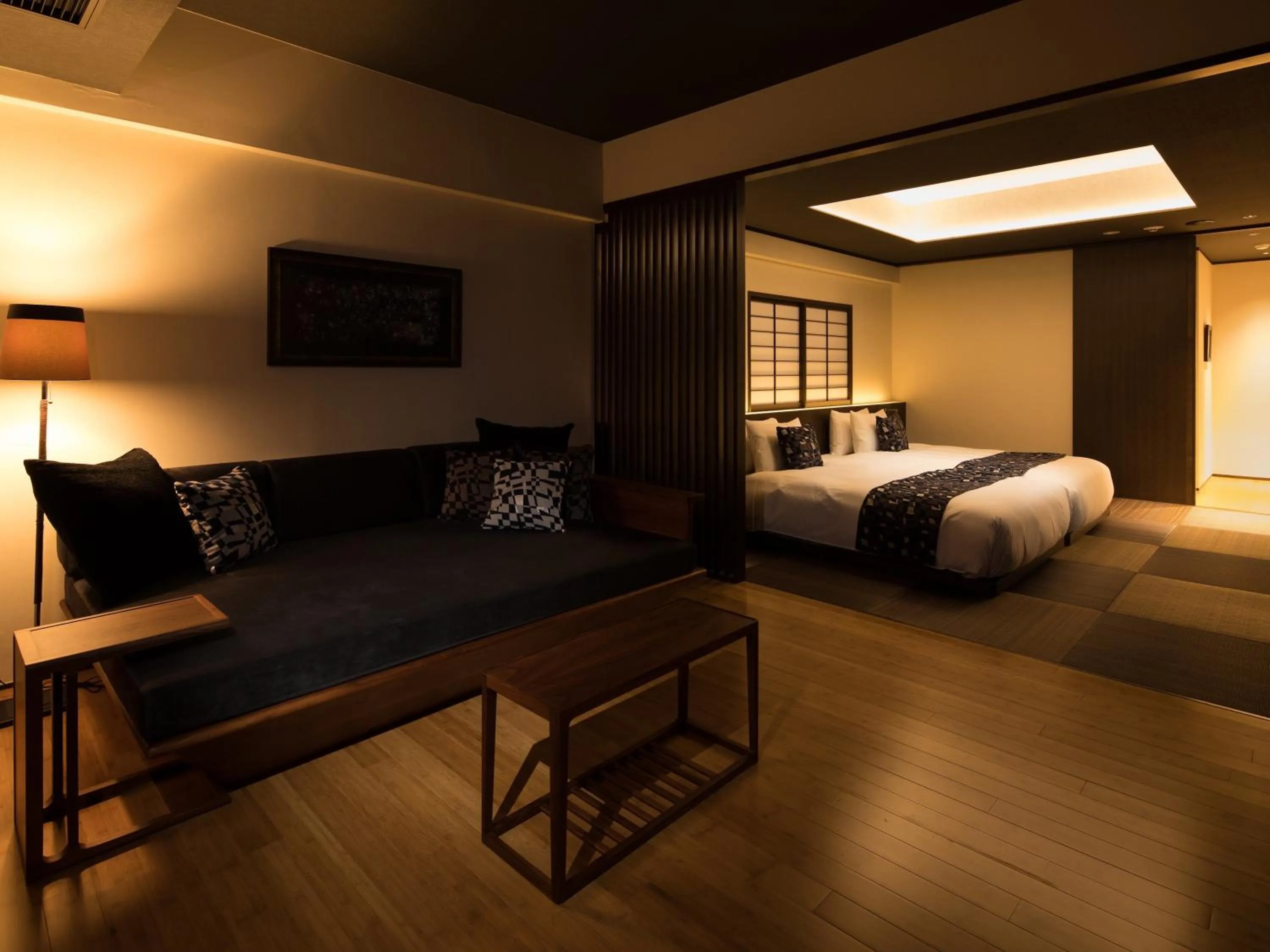 Living room, Bed in barhotel Hakone Kazan