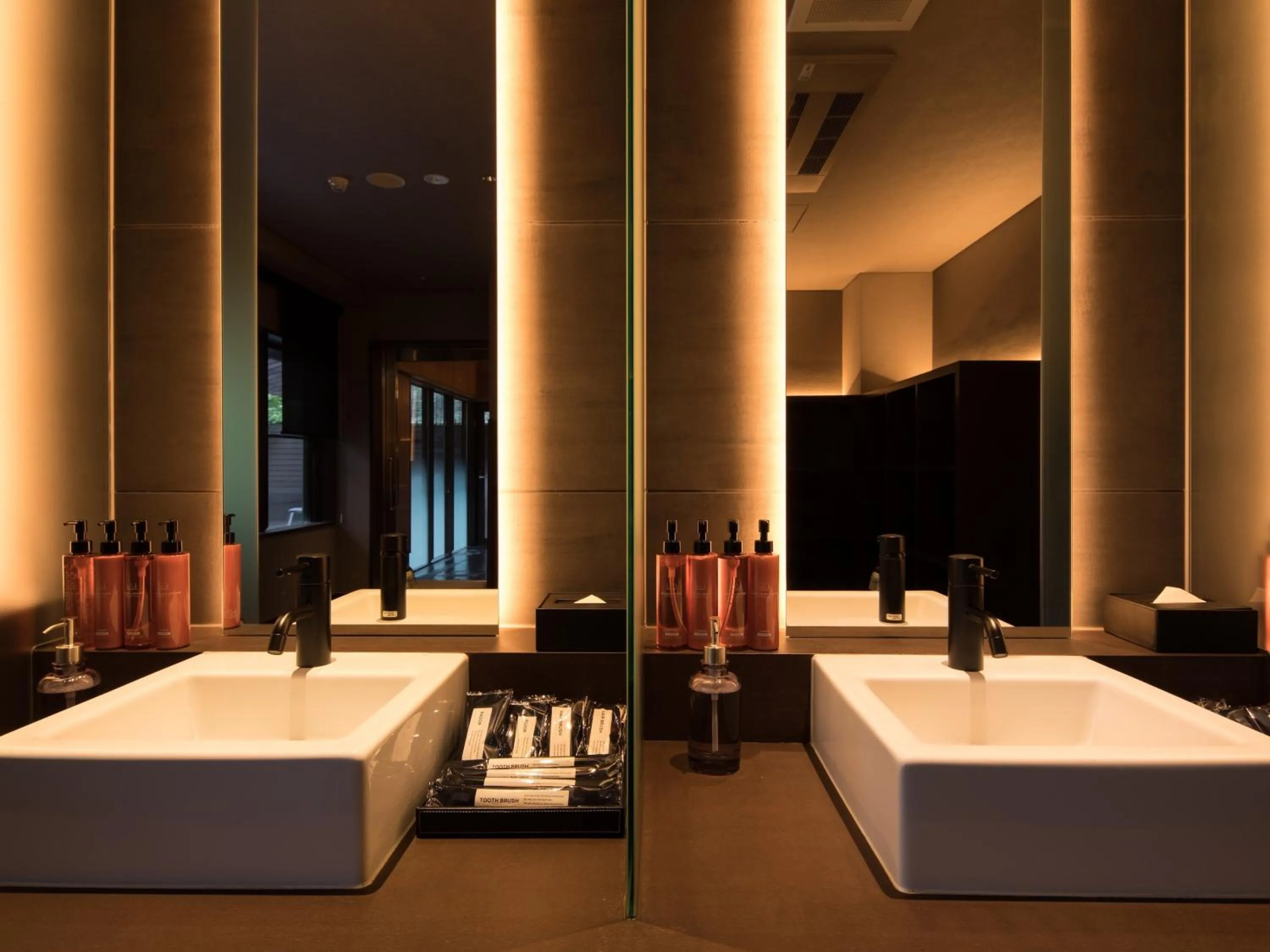 Open Air Bath in barhotel Hakone Kazan