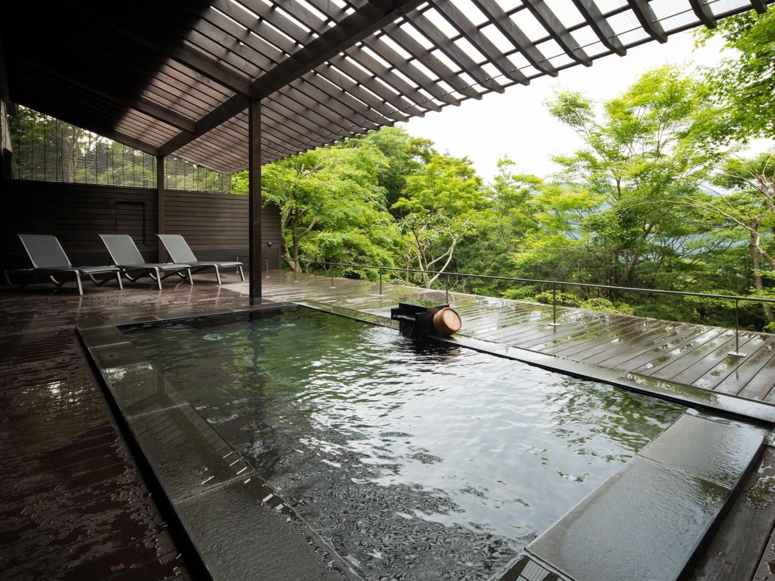 Open Air Bath in barhotel Hakone Kazan