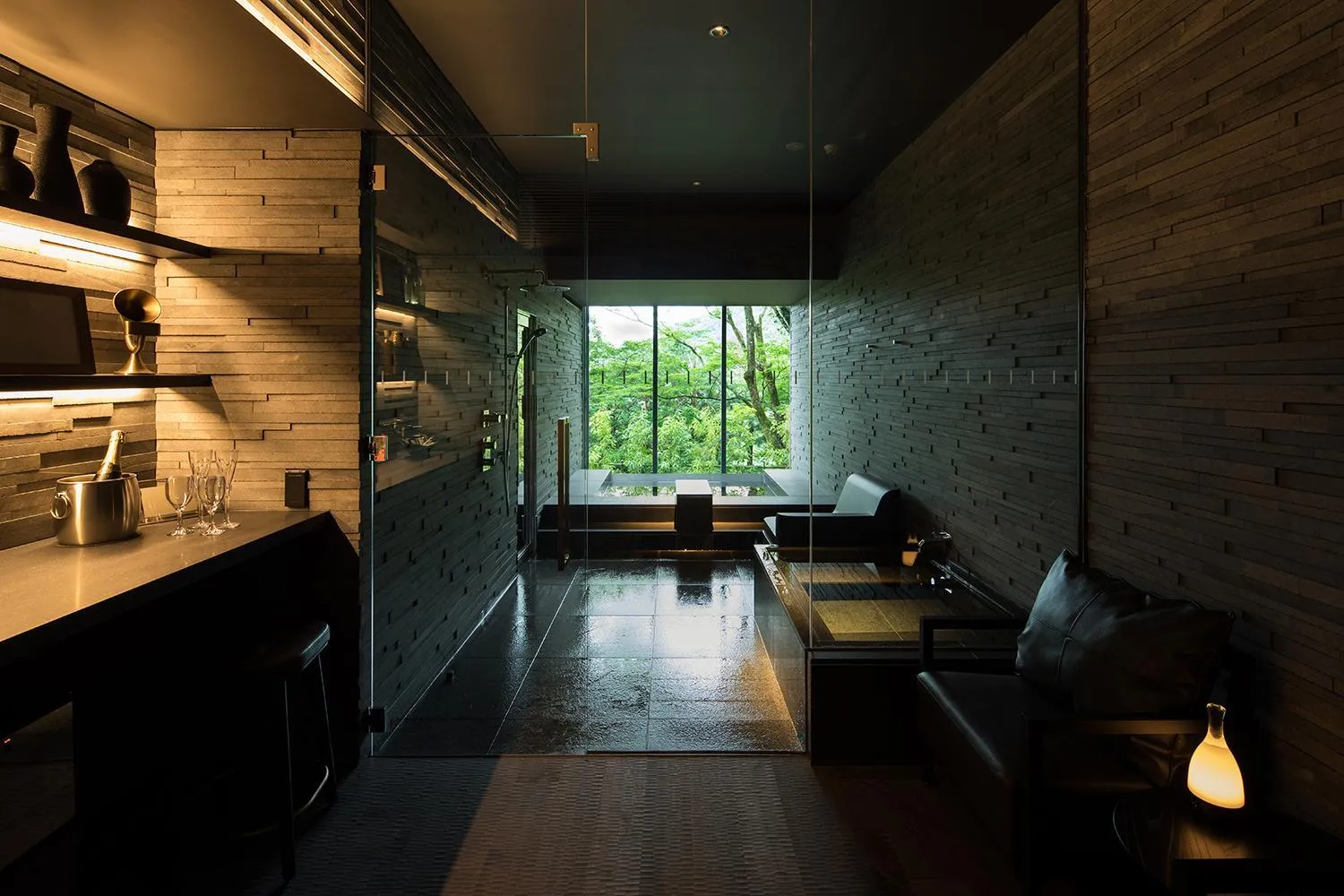 Hot Spring Bath in barhotel Hakone Kazan