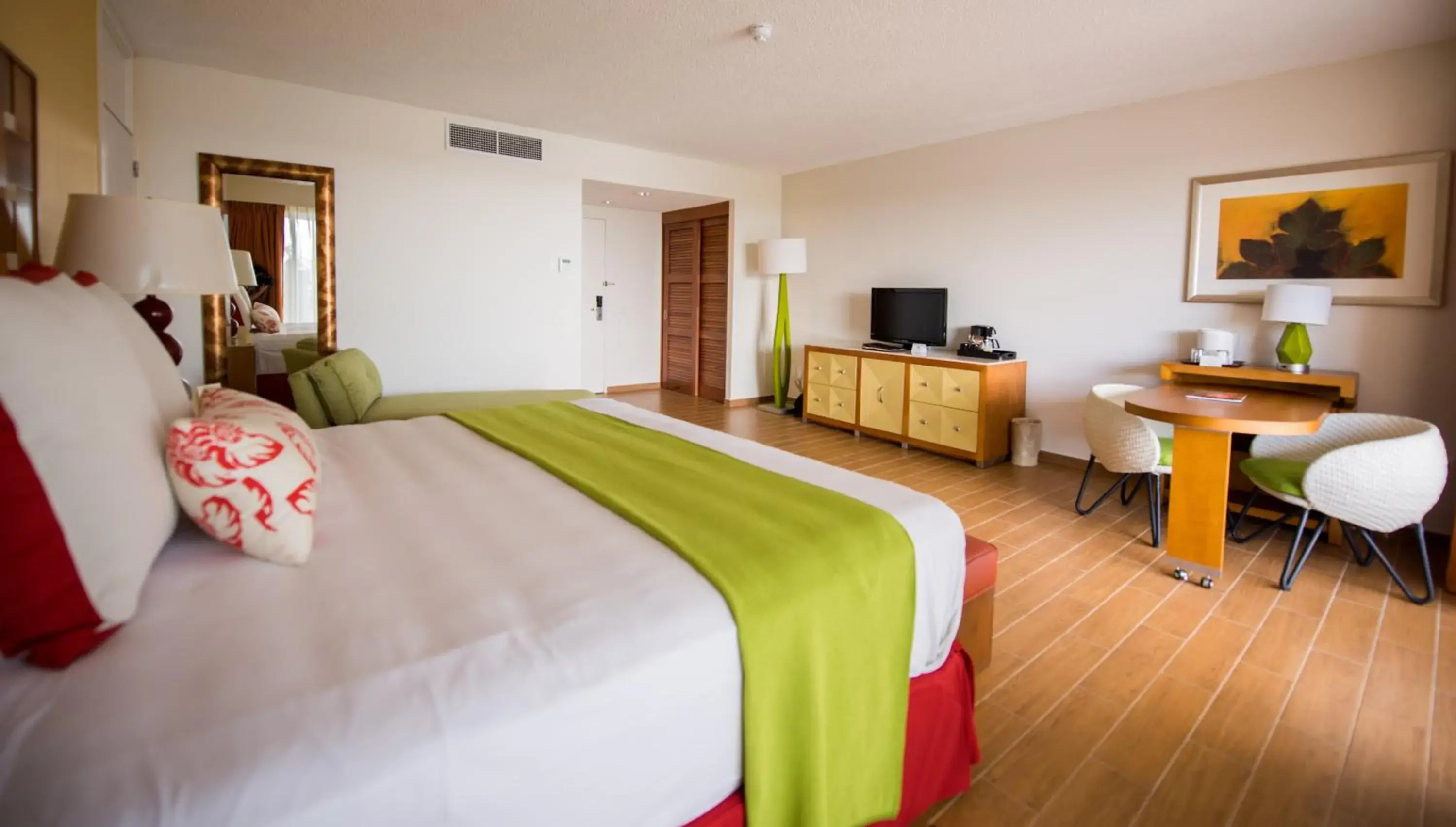 Deluxe Double Room, 2 Double Beds, Garden View - single occupancy in Sunscape Curacao Resort Spa & Casino Deluxe Double Room, 2 Double Beds, Garden View - single occupancy in Sunscape Curacao Resort Spa & Casino