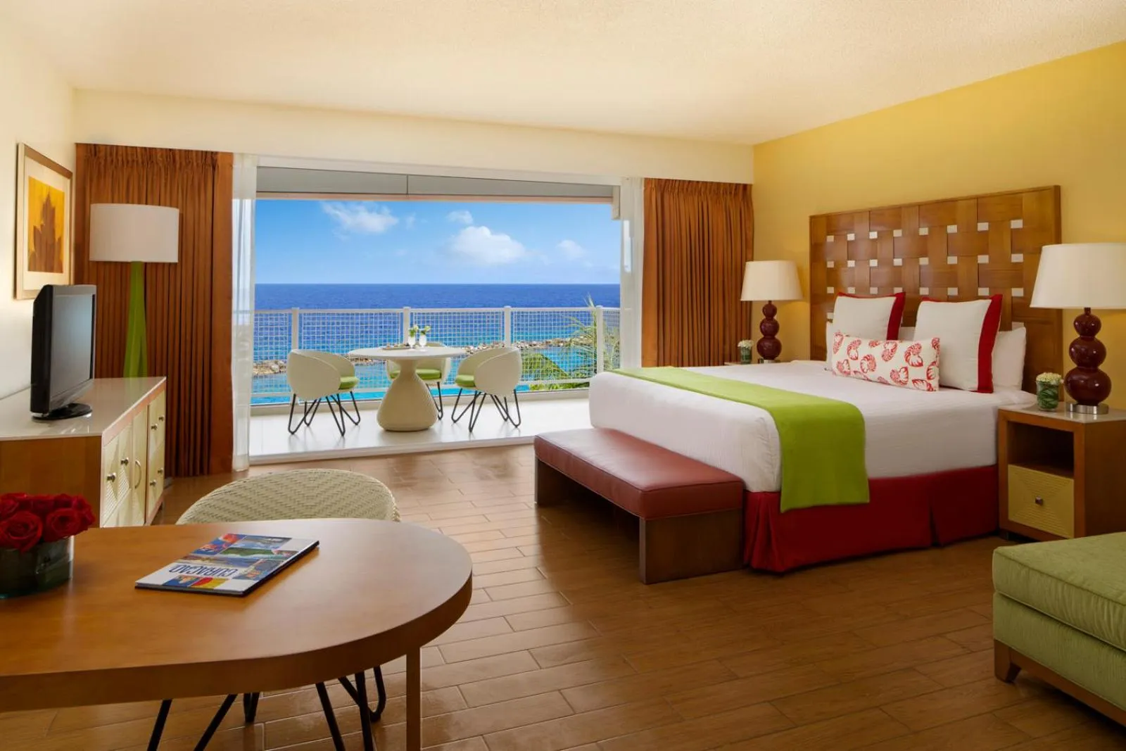 Bed in Sunscape Curacao Resort Spa & Casino