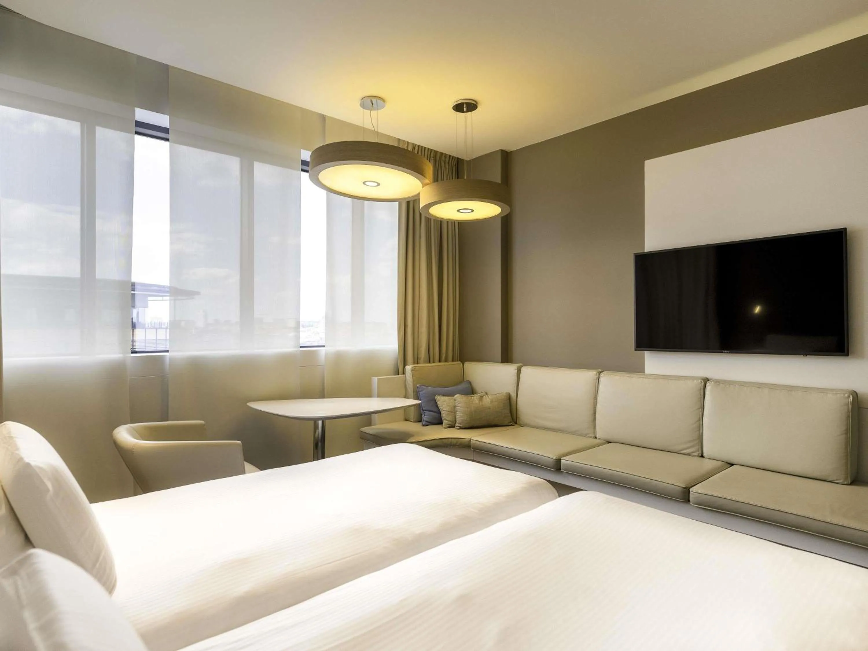 Bedroom in Pullman Brussels Centre Midi