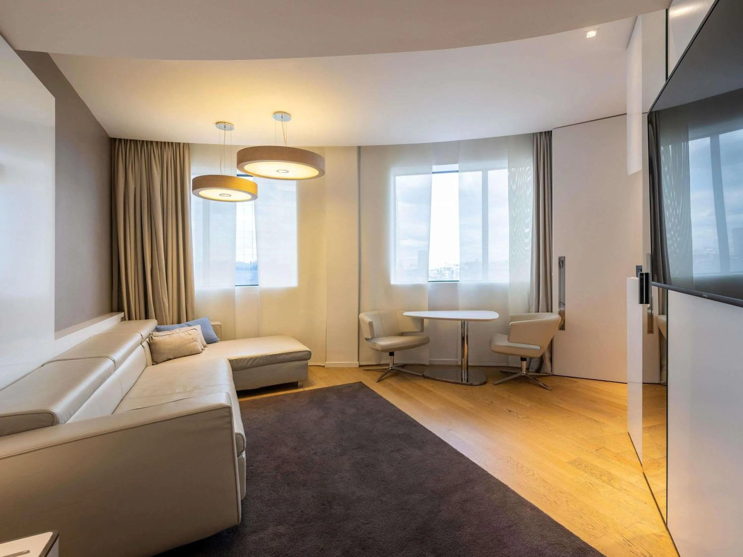 Photo of the whole room, Bed in Pullman Brussels Centre Midi