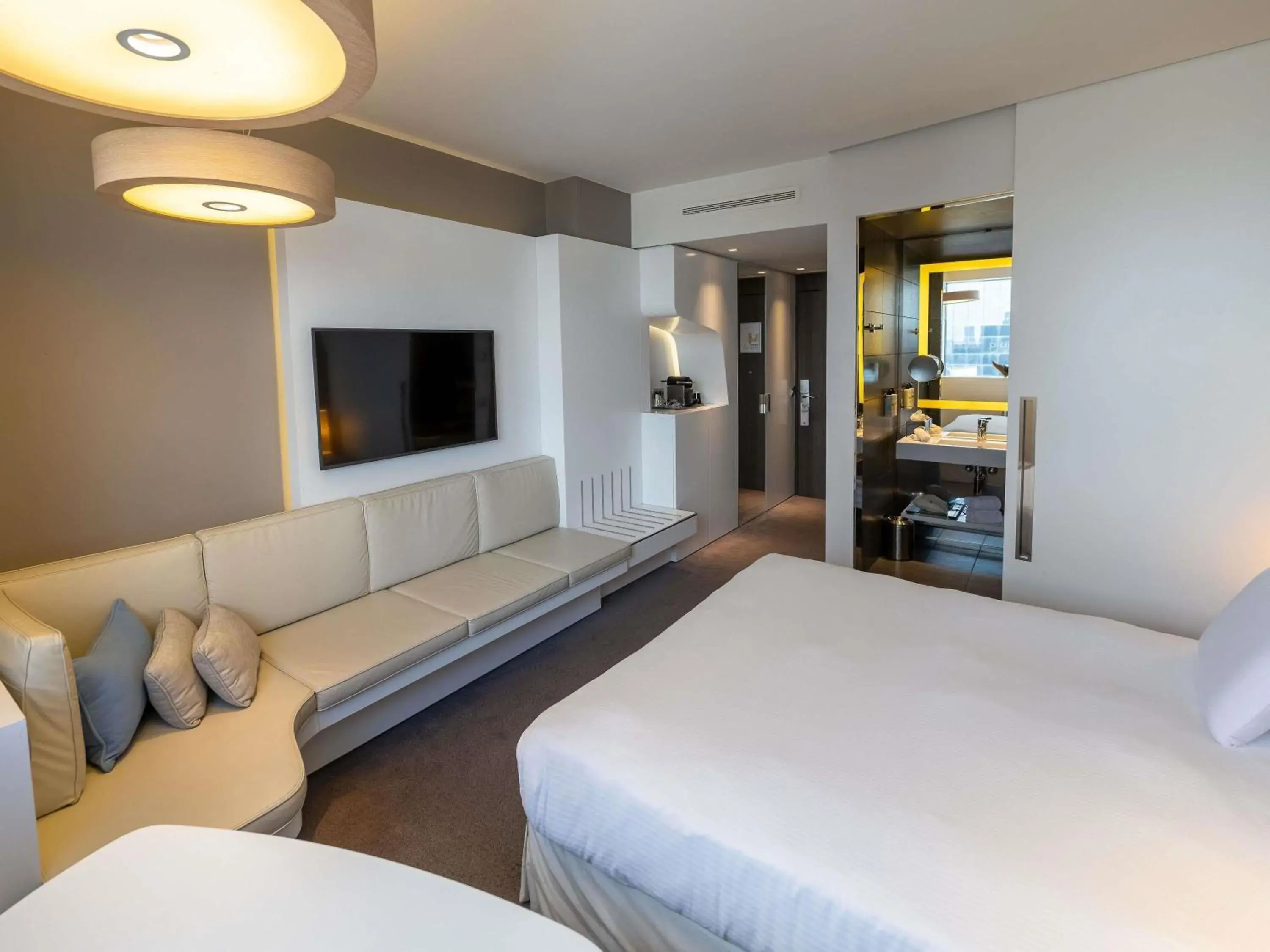 Classic King Room in Pullman Brussels Centre Midi Classic King Room in Pullman Brussels Centre Midi