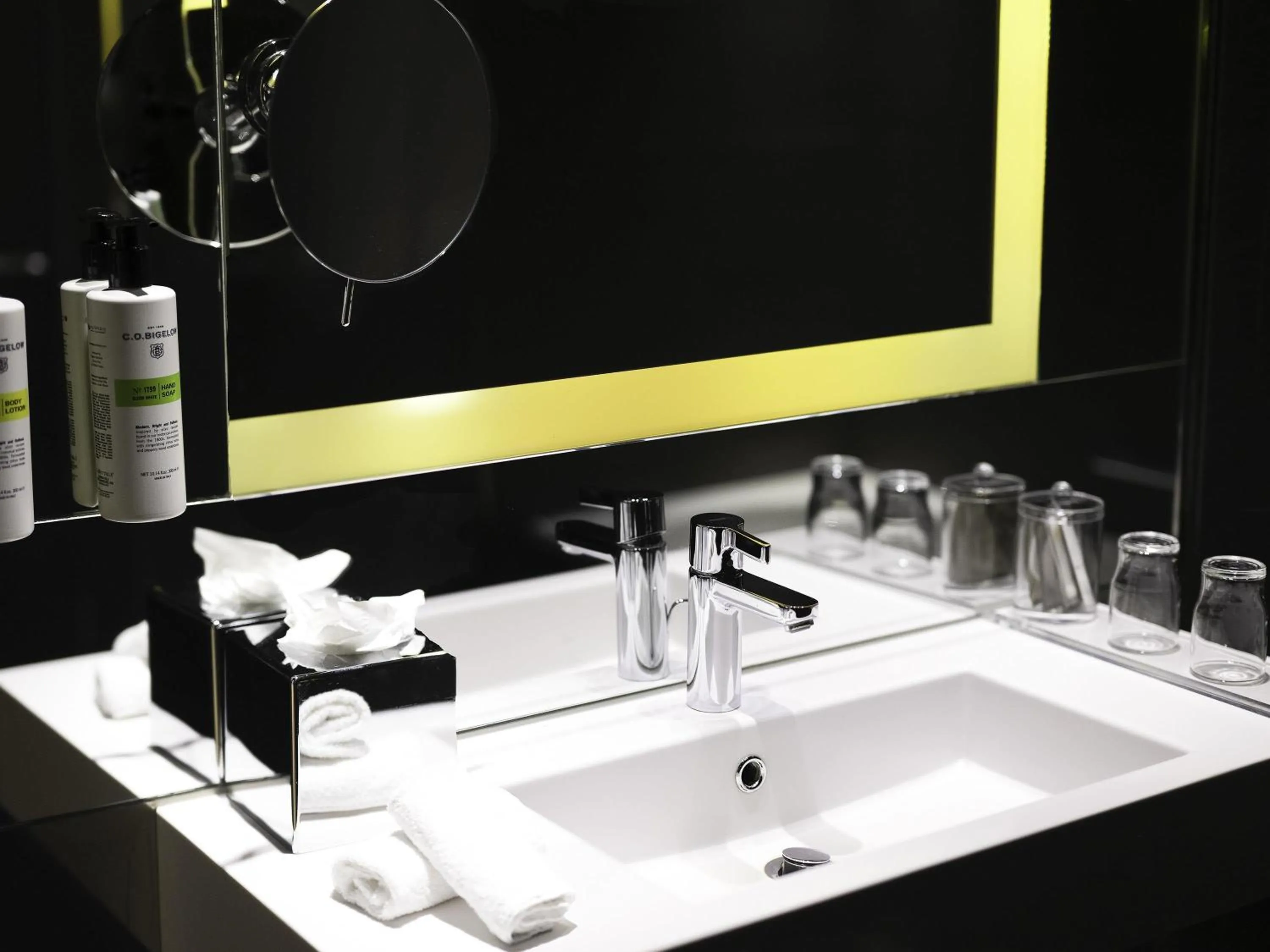 Bedroom in Pullman Brussels Centre Midi