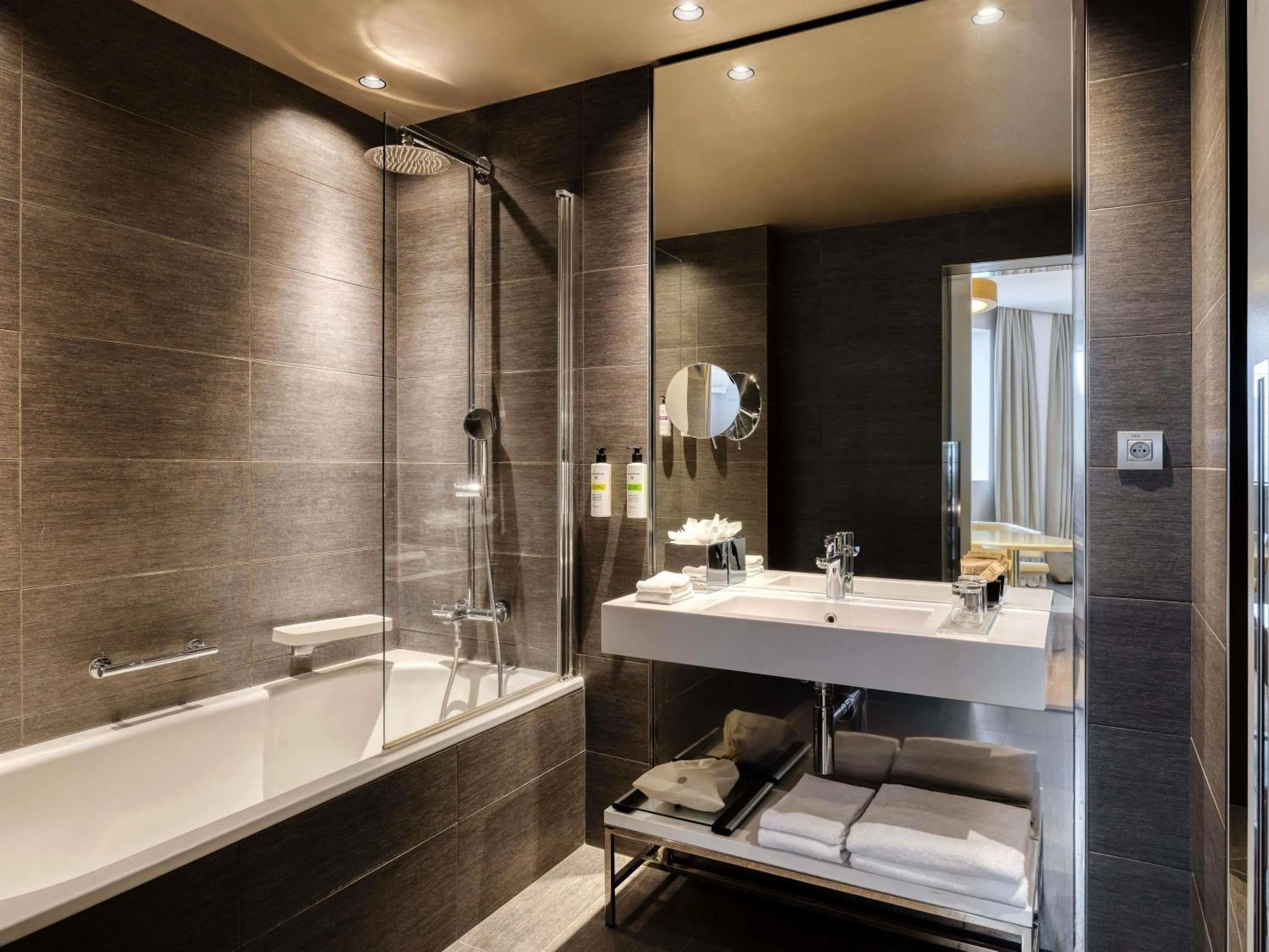 Bedroom in Pullman Brussels Centre Midi