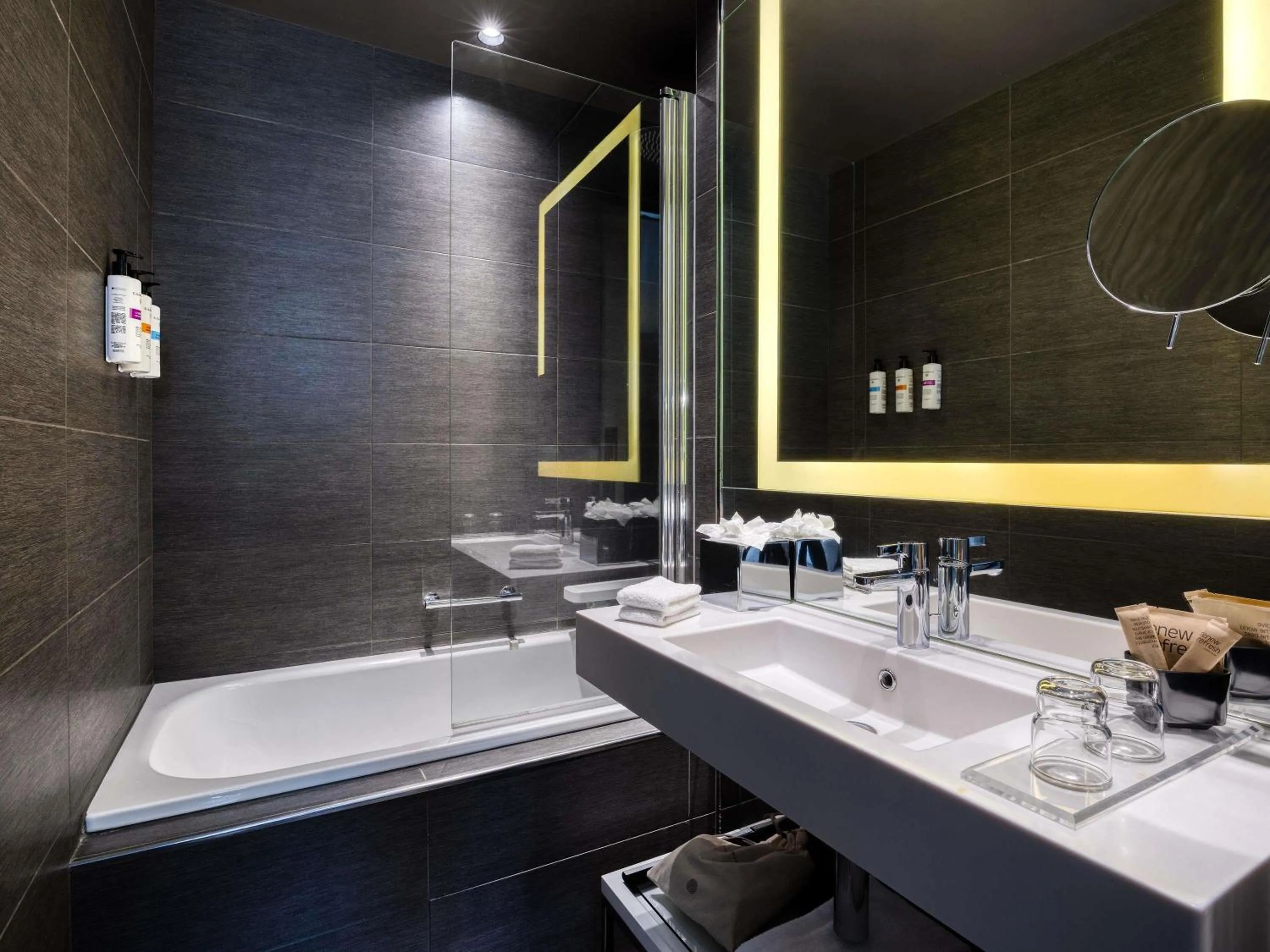 Bedroom in Pullman Brussels Centre Midi