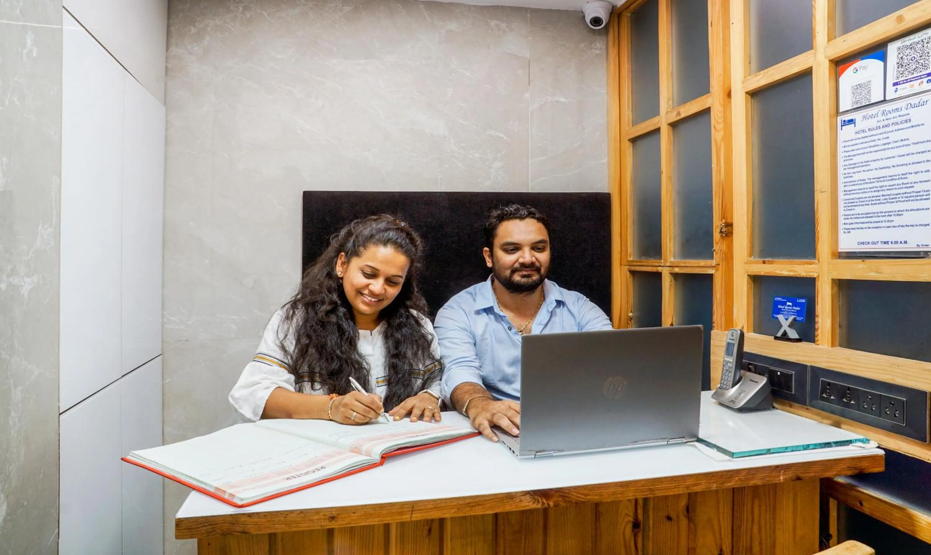 Lobby or reception in Hotel Rooms Dadar near Station