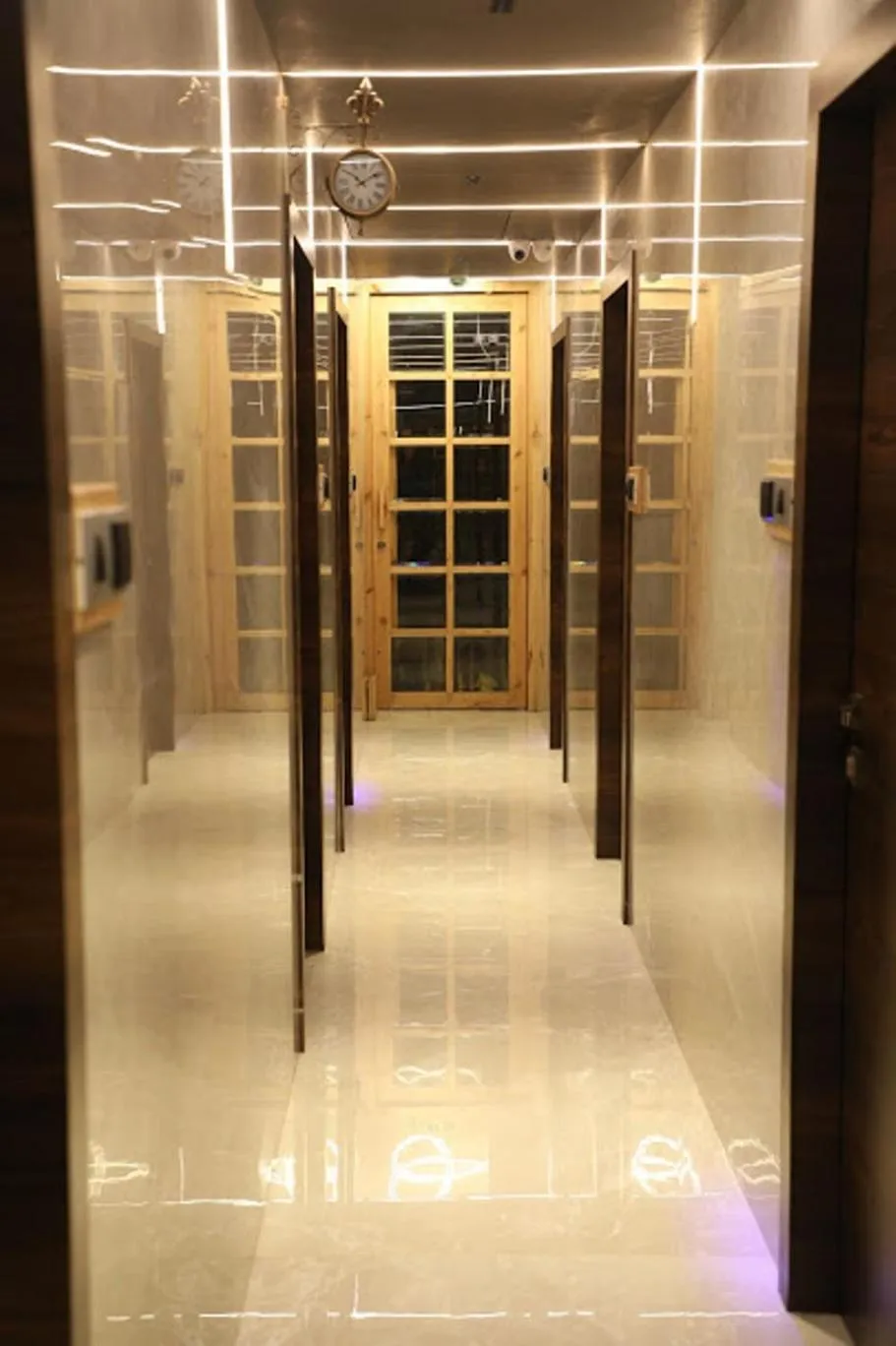 Facade/entrance in Hotel Rooms Dadar near Station