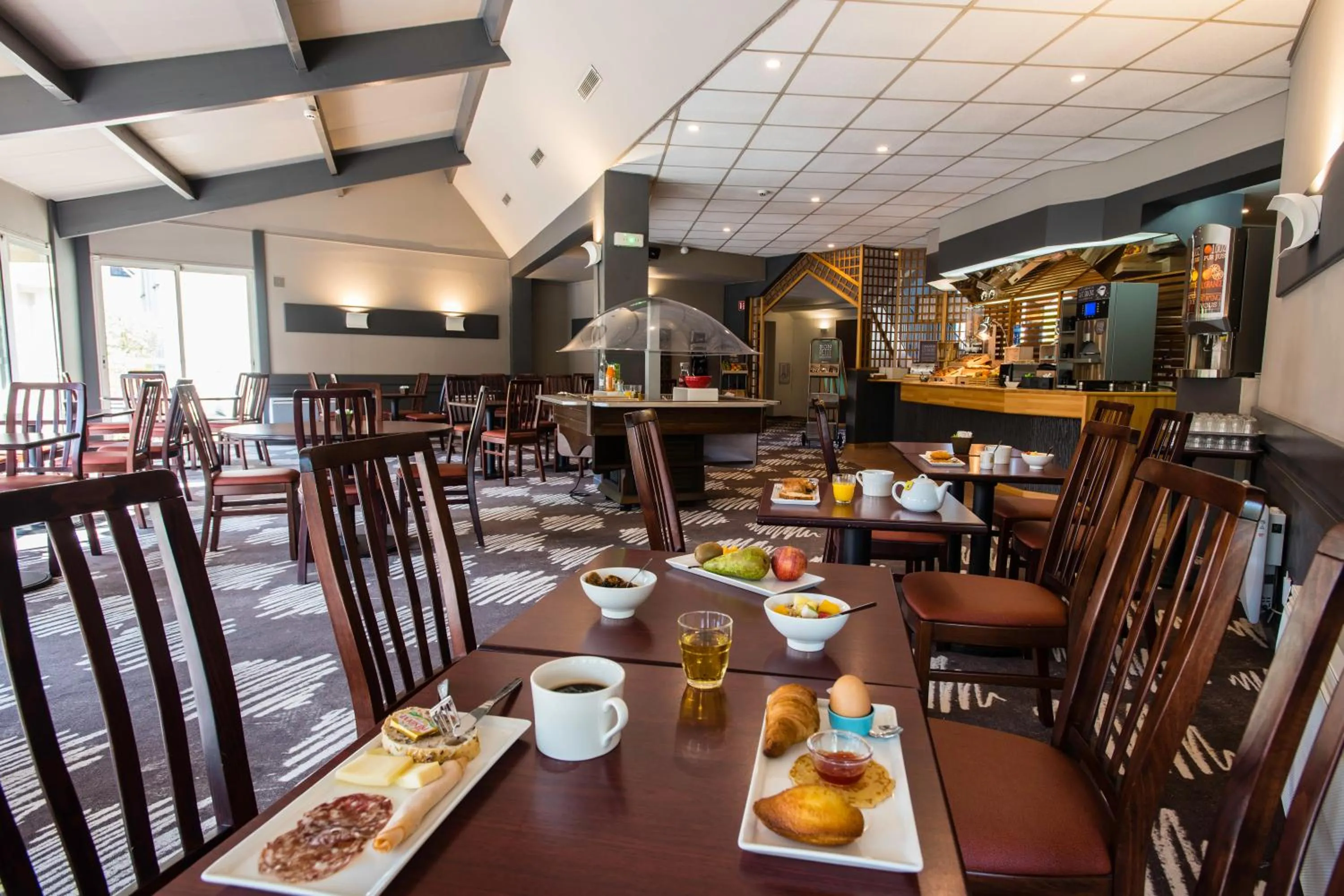 Restaurant/places to eat in Ibis Château-Thierry