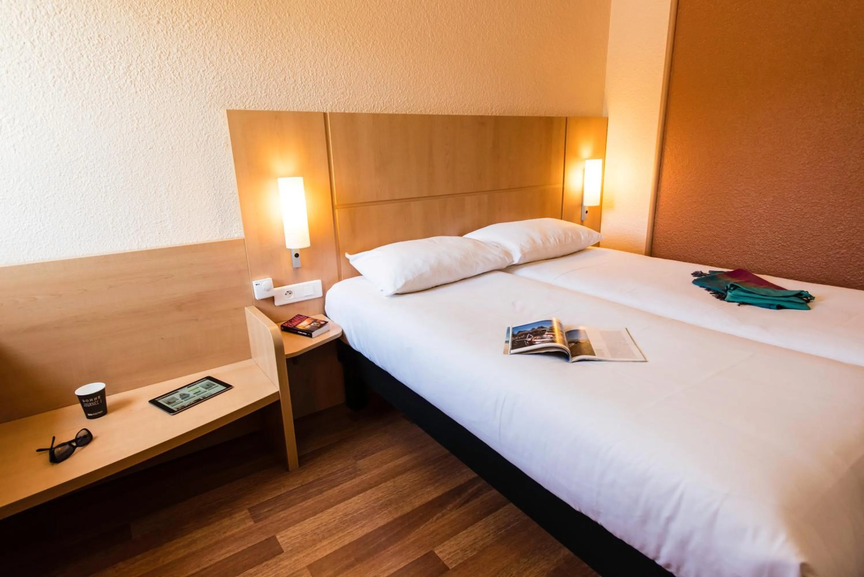 Bed in Ibis Château-Thierry