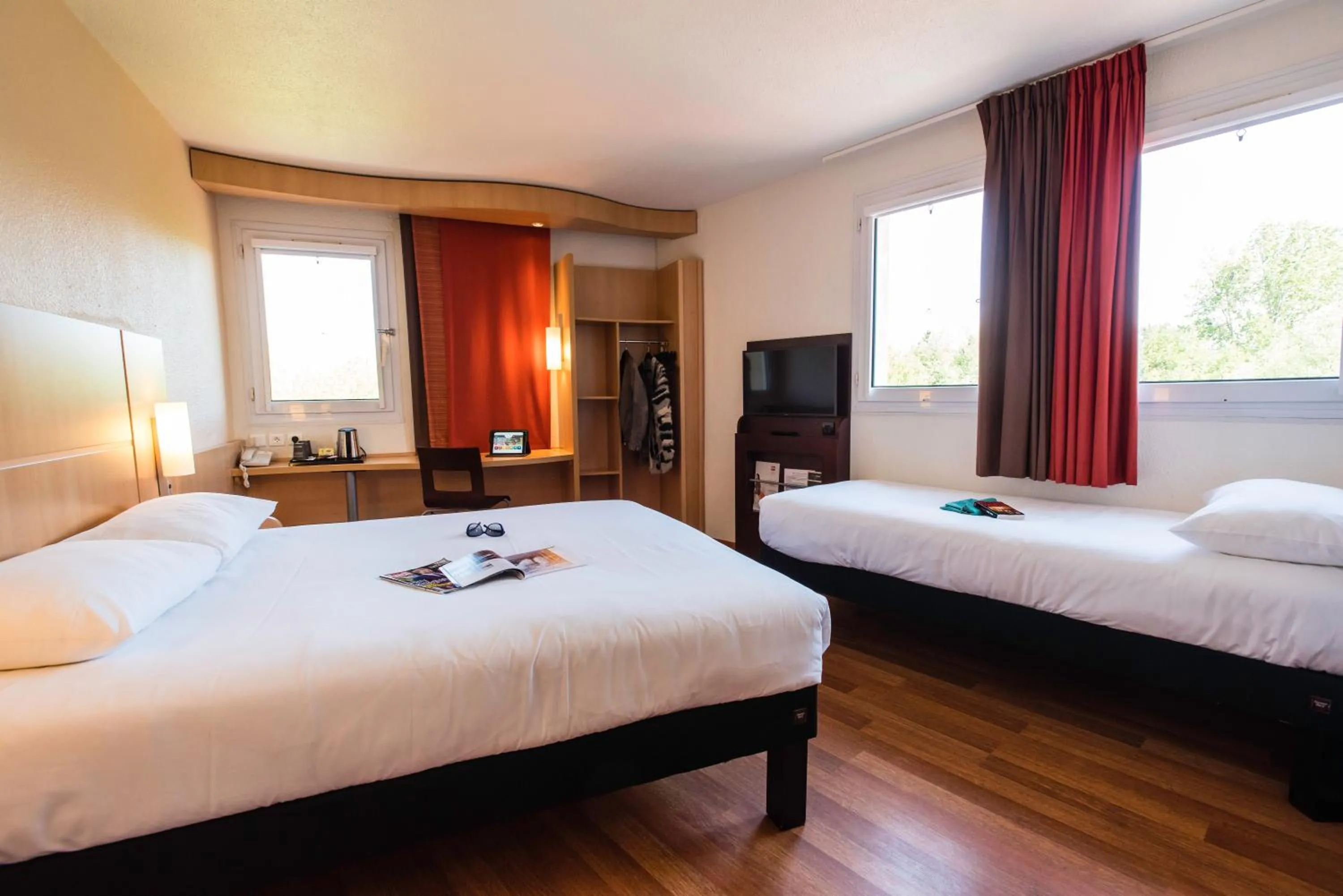 Bed in Ibis Château-Thierry