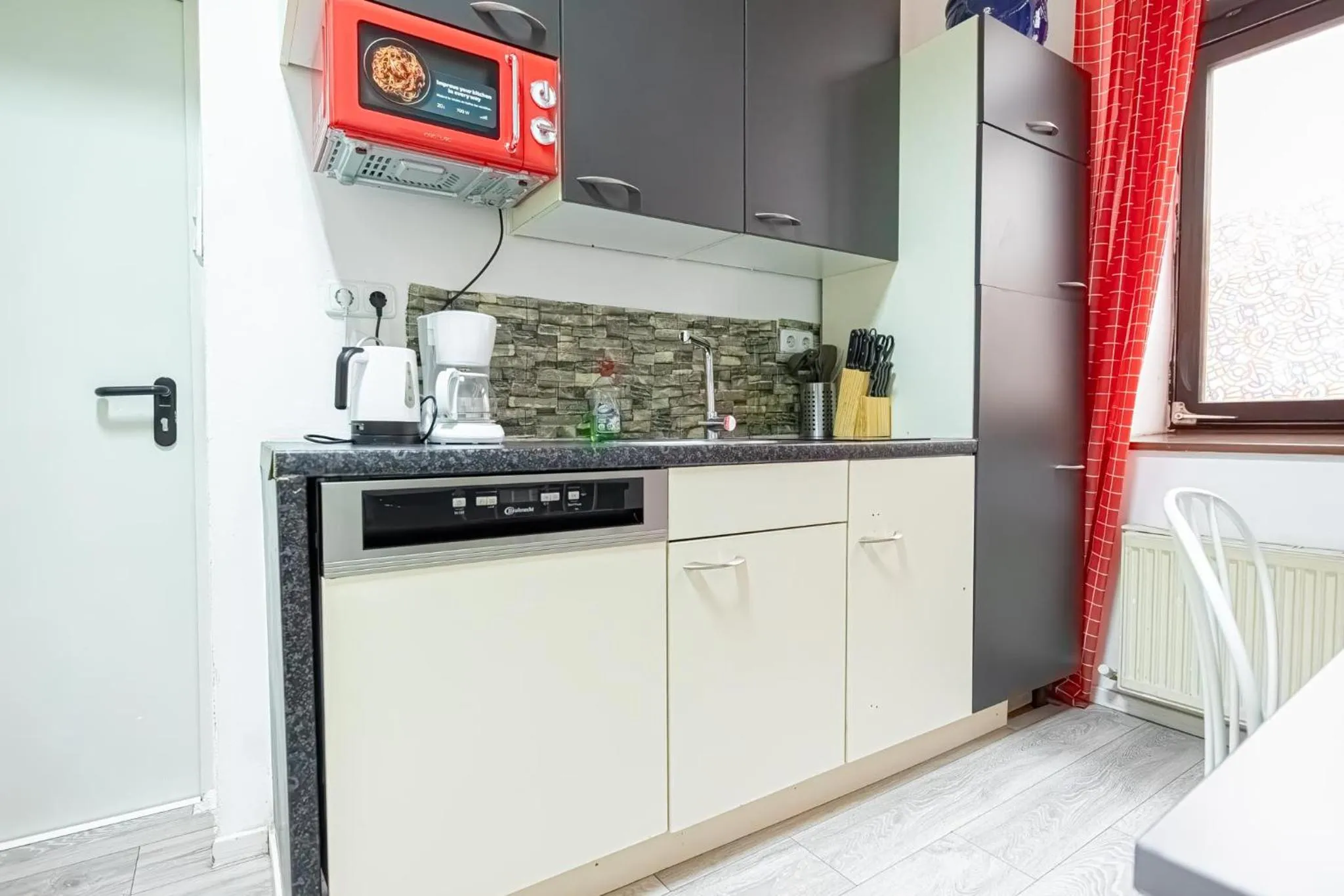 Coffee/tea facilities in Modern Apartment suitable for Longstays