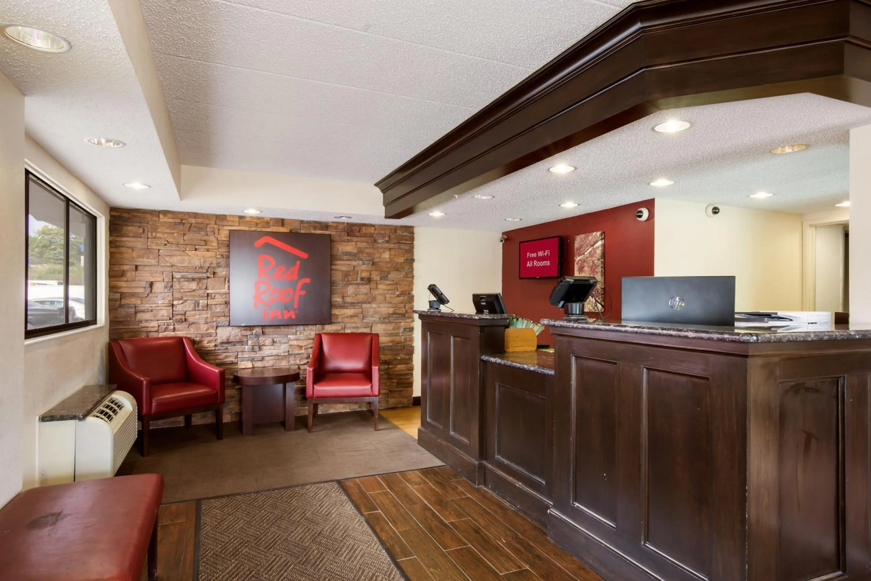 Lobby or reception in Red Roof Inn Grand Rapids Airport