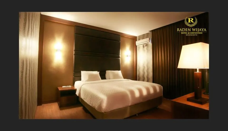 Bed in Raden Wijaya Hotel & Convention