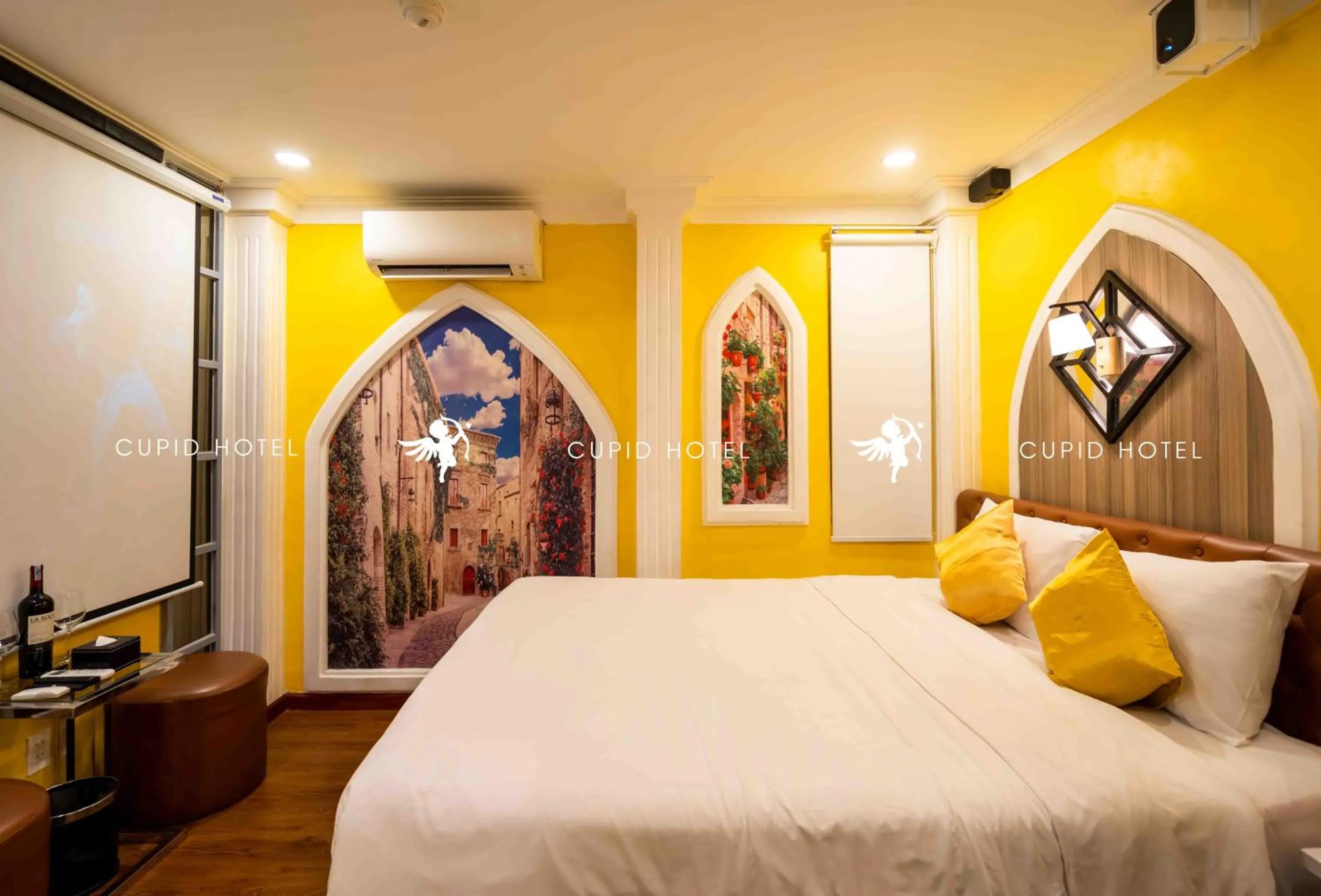 Bed in Cupid Hotel 2