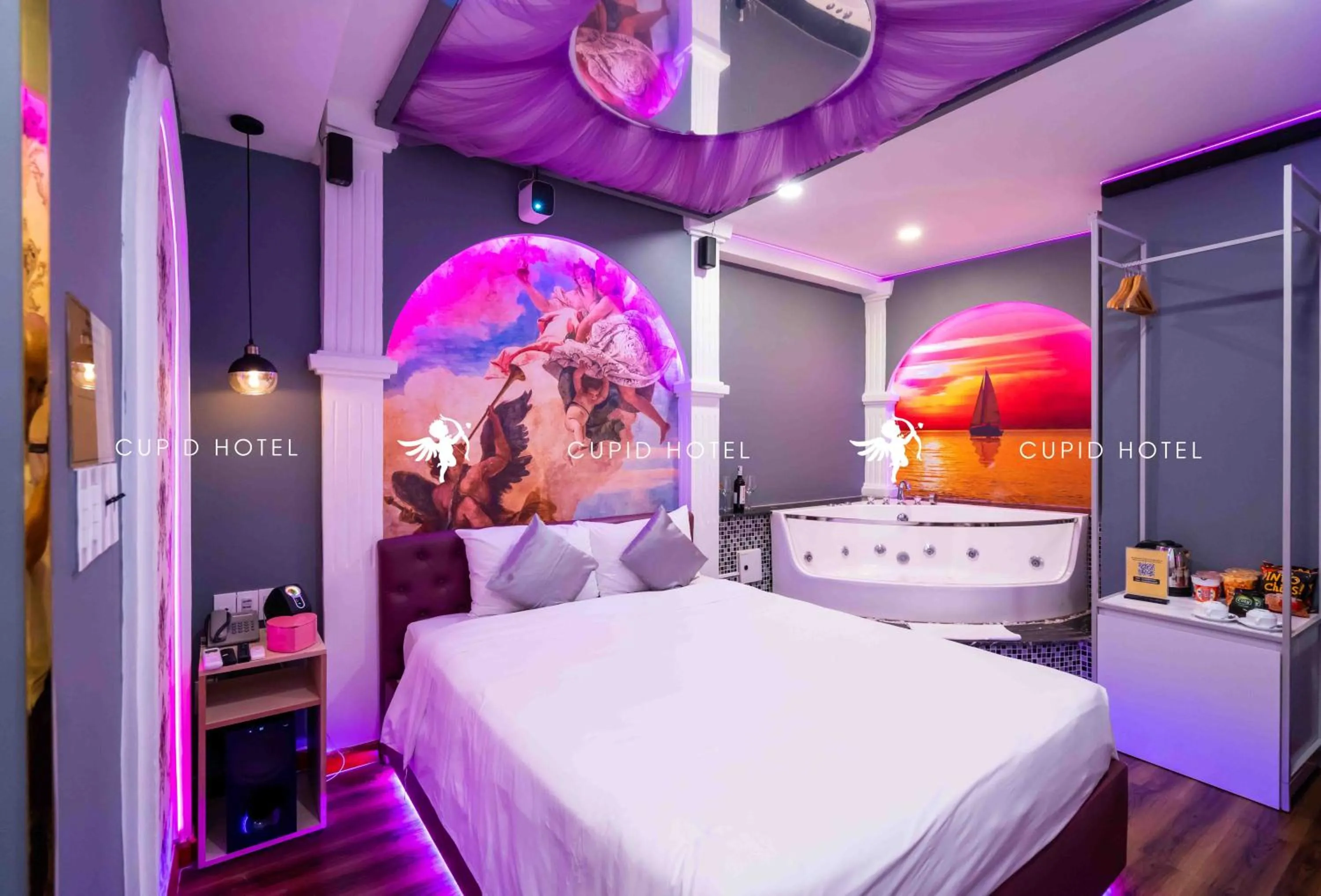 Bedroom, Bed in Cupid Hotel 2