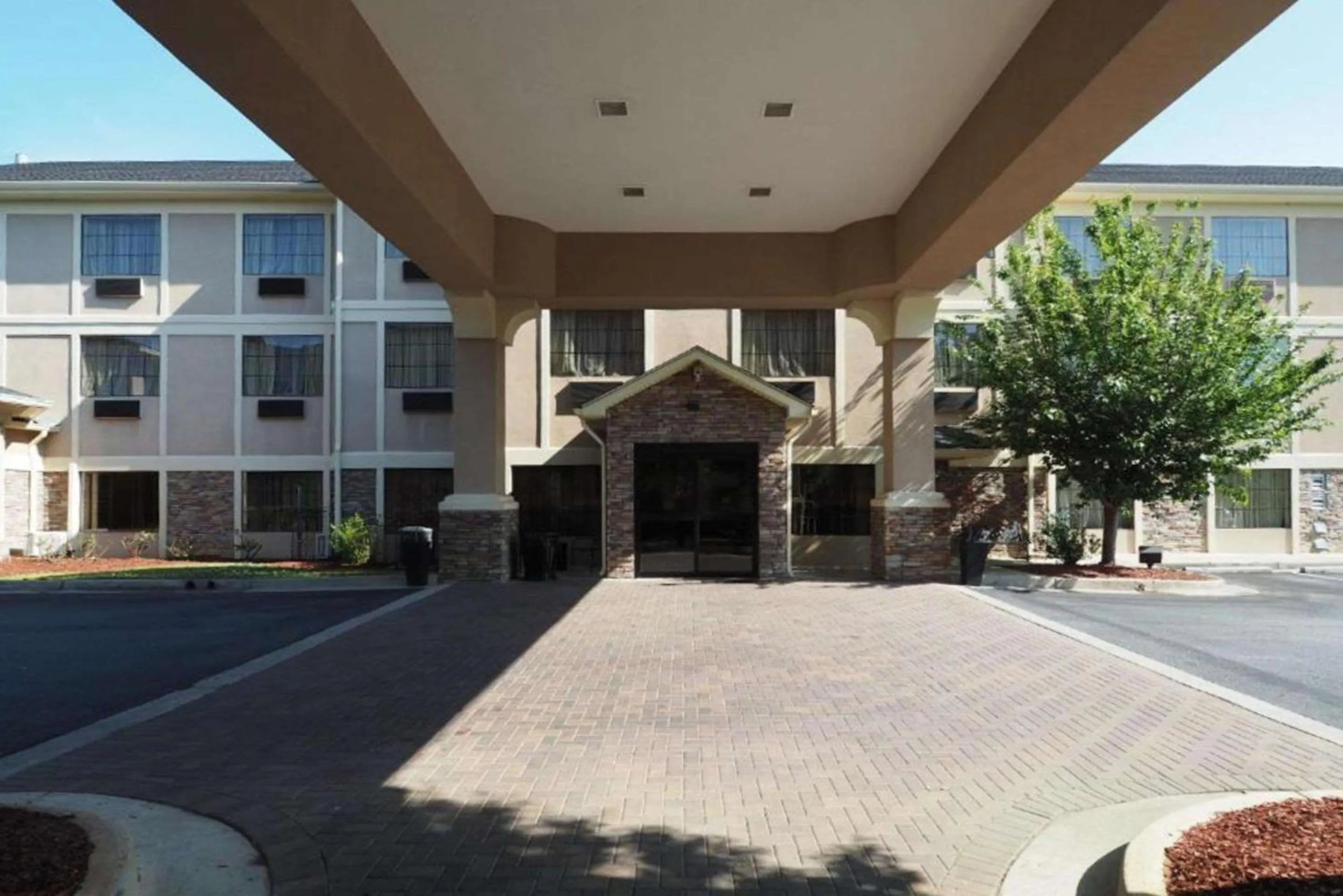 Property building in Country Inn & Suites by Radisson, Canton, GA
