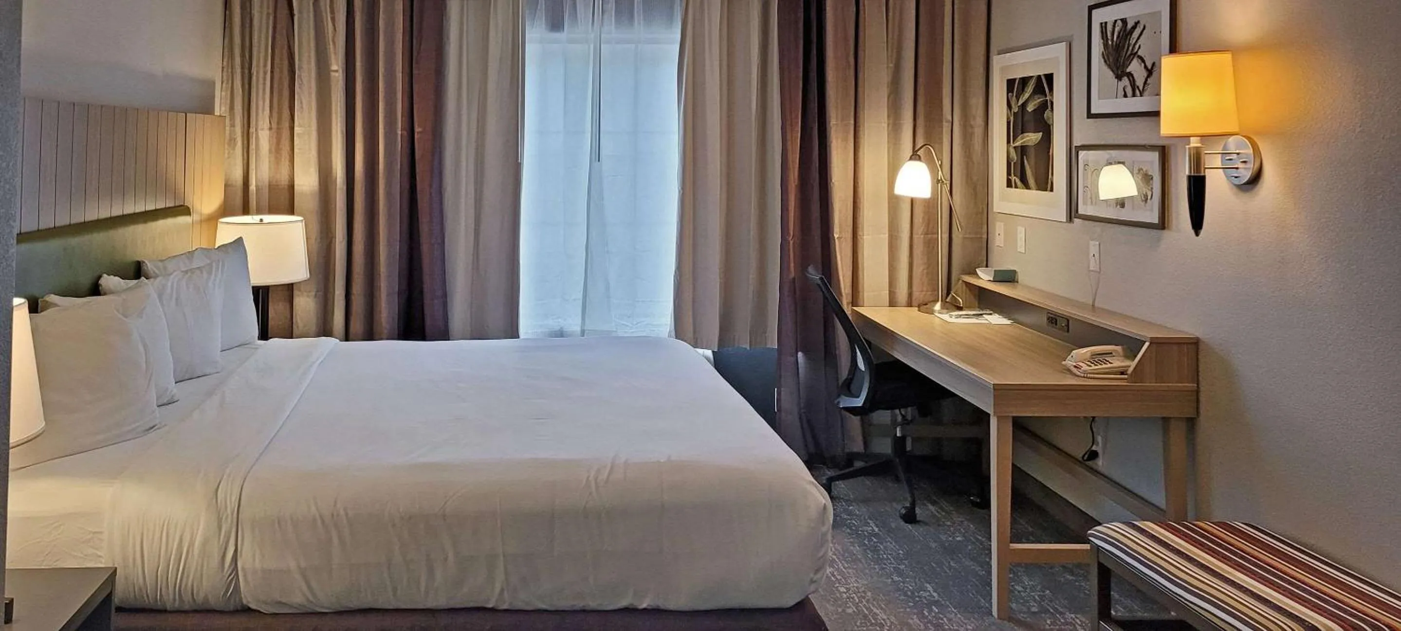 Bedroom, Bed in Country Inn & Suites by Radisson, Canton, GA